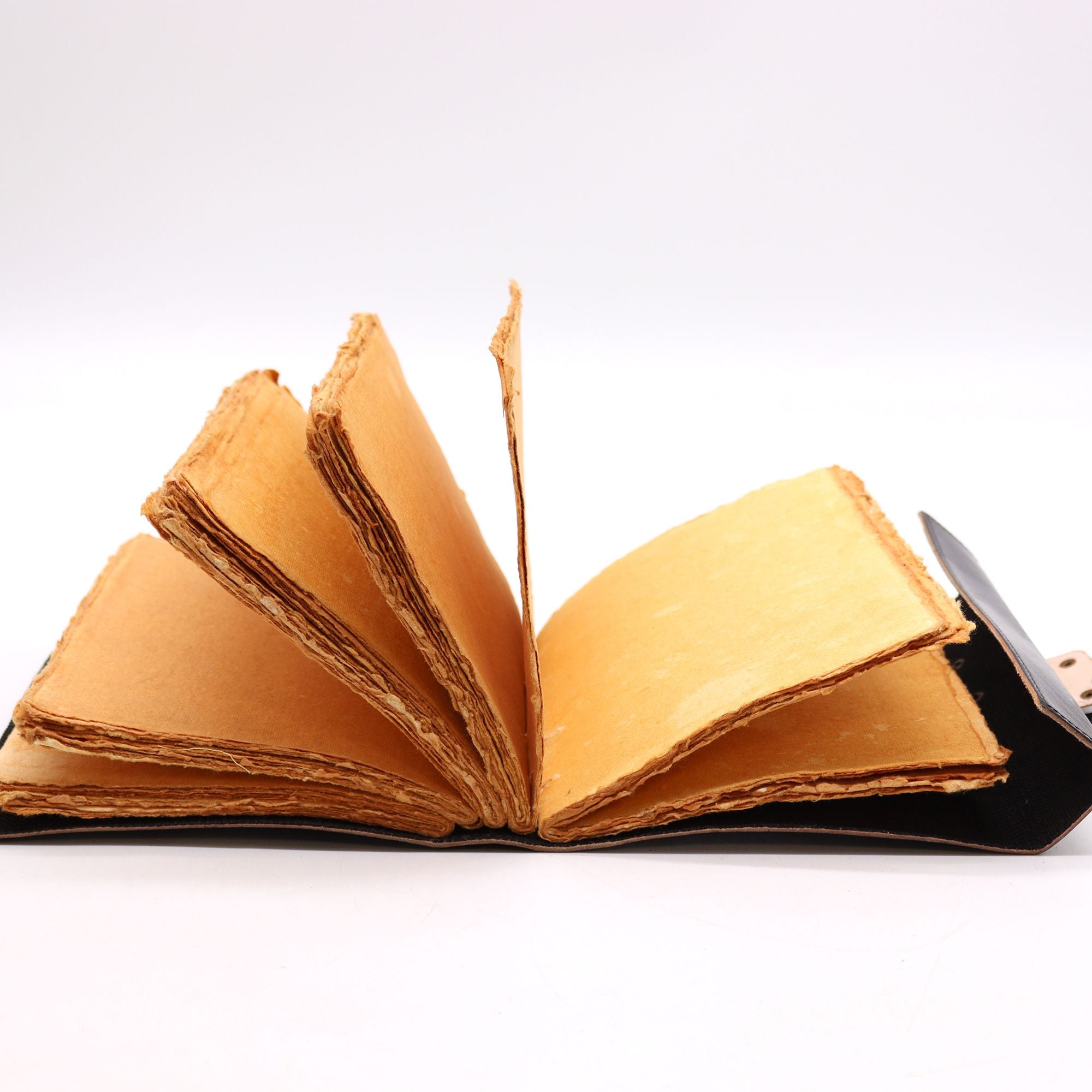 Livro das Sombras - Caderno Mágico com 200 Páginas, Borda Decorativa, 15x21 cm