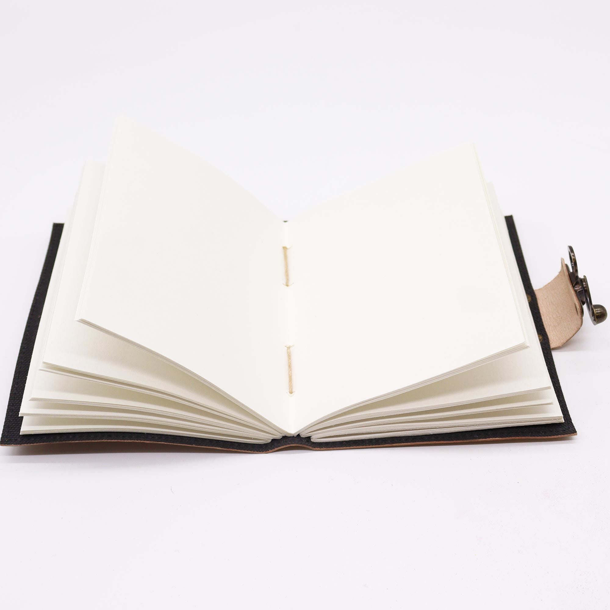 Diário de Couro Journey em Tom Castanho Escuro - Elegante Caderno de Viagem com Acabamento Artesanal, 7x5 polegadas, 100 Páginas em Branco