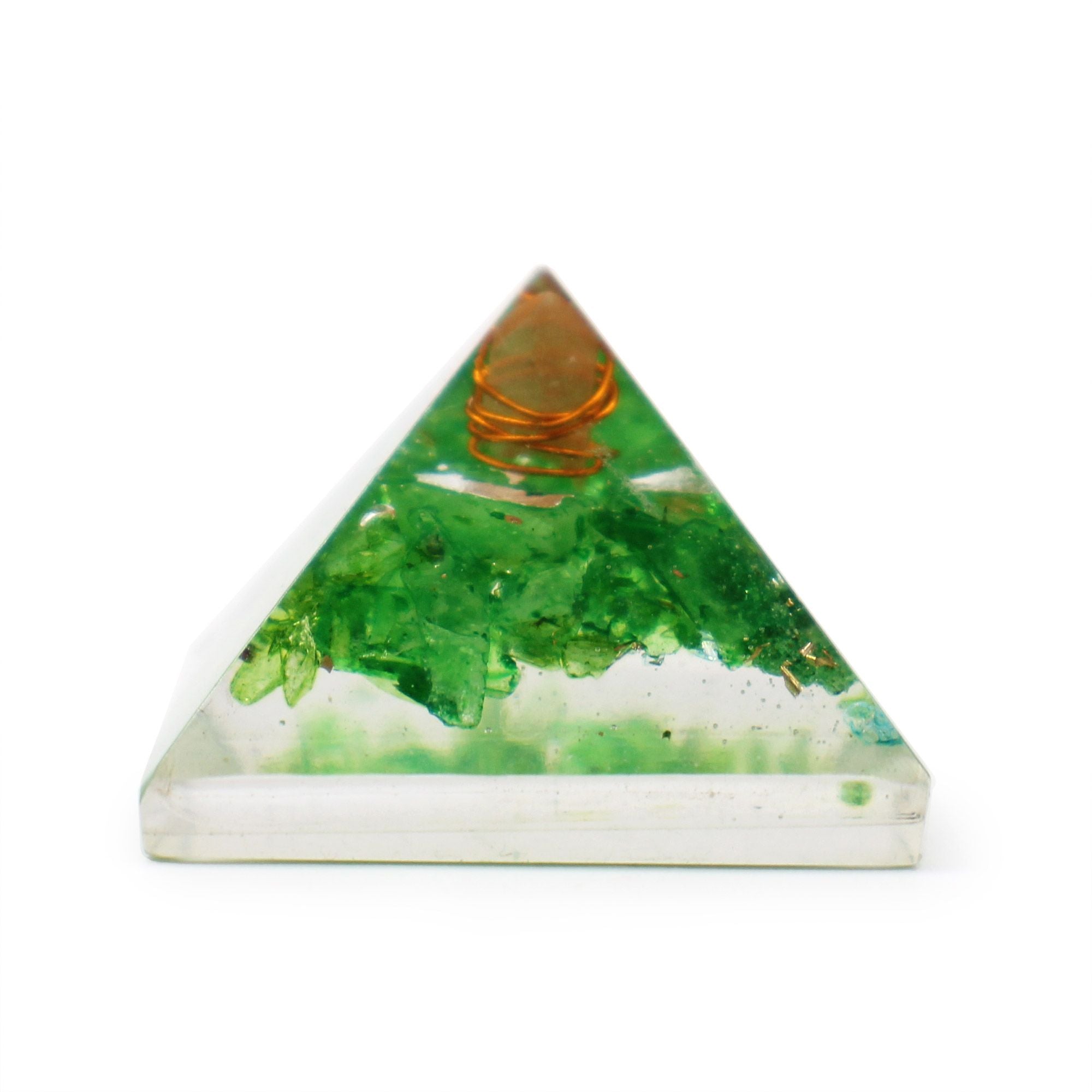 Pequena Pirâmide Orgonite 25mm com Pedras Preciosas Verdes e Cobre