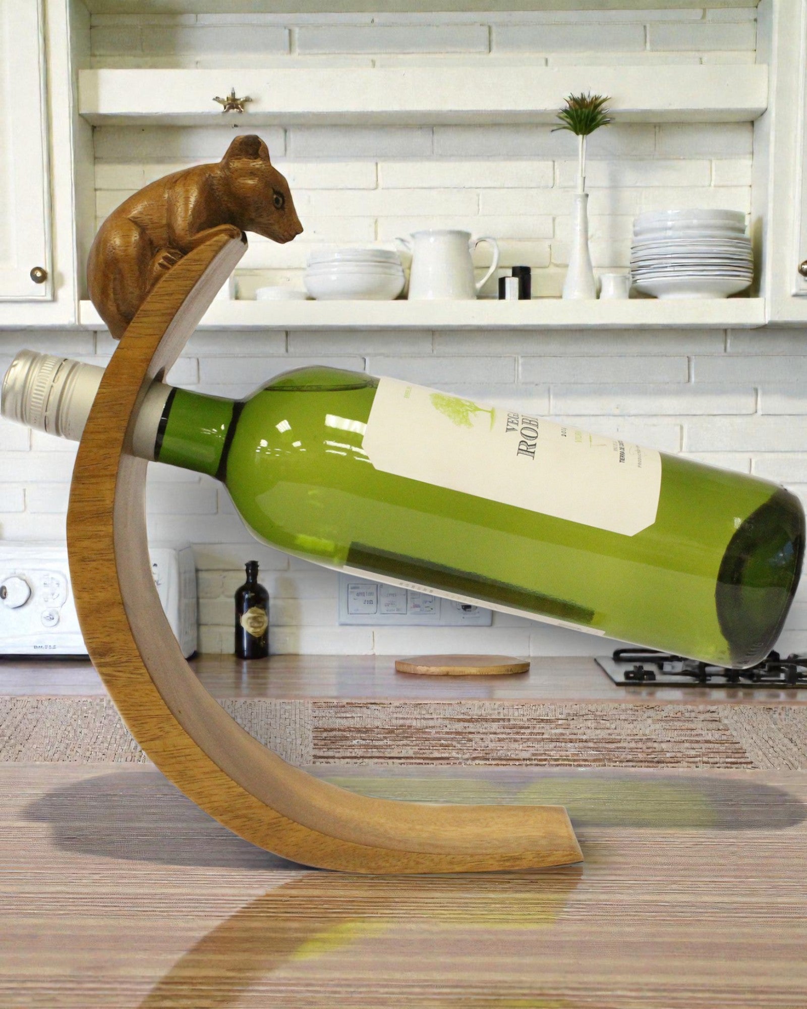 Equilíbrio Florestal – Suporte para Vinho Esculpido e Equilibrante com Ratinho