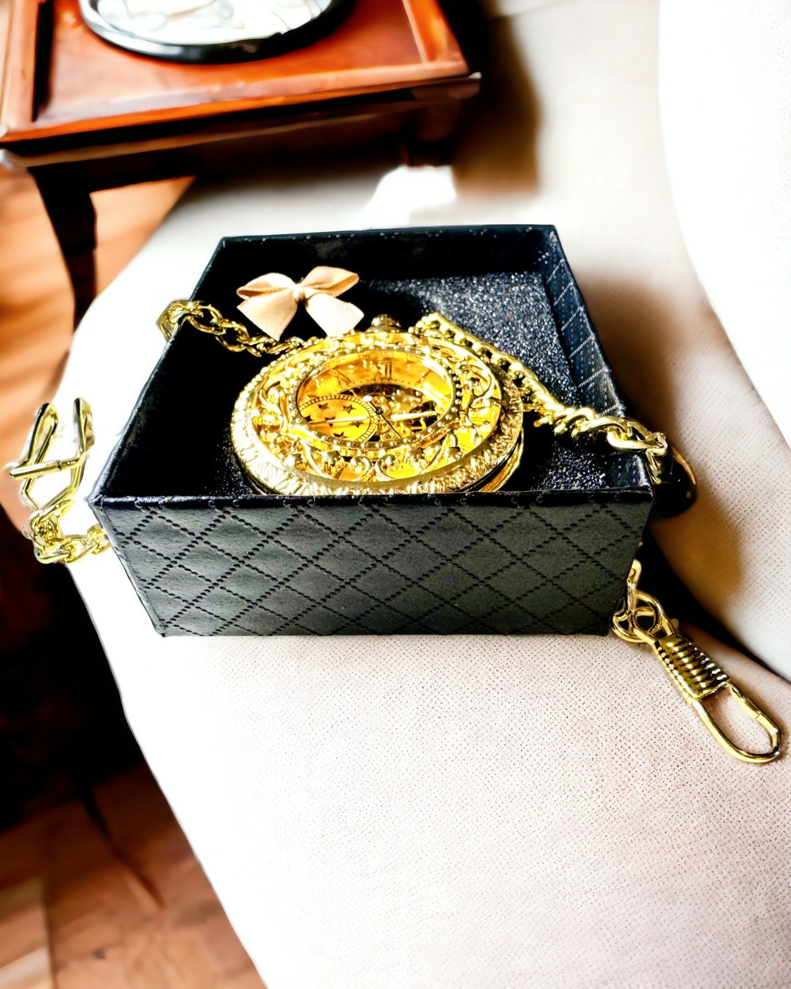 "Złoty Majestat" - Relógio de Bolso Mecânico Luxuoso com Núcleo Transparente. Personalização com gravação