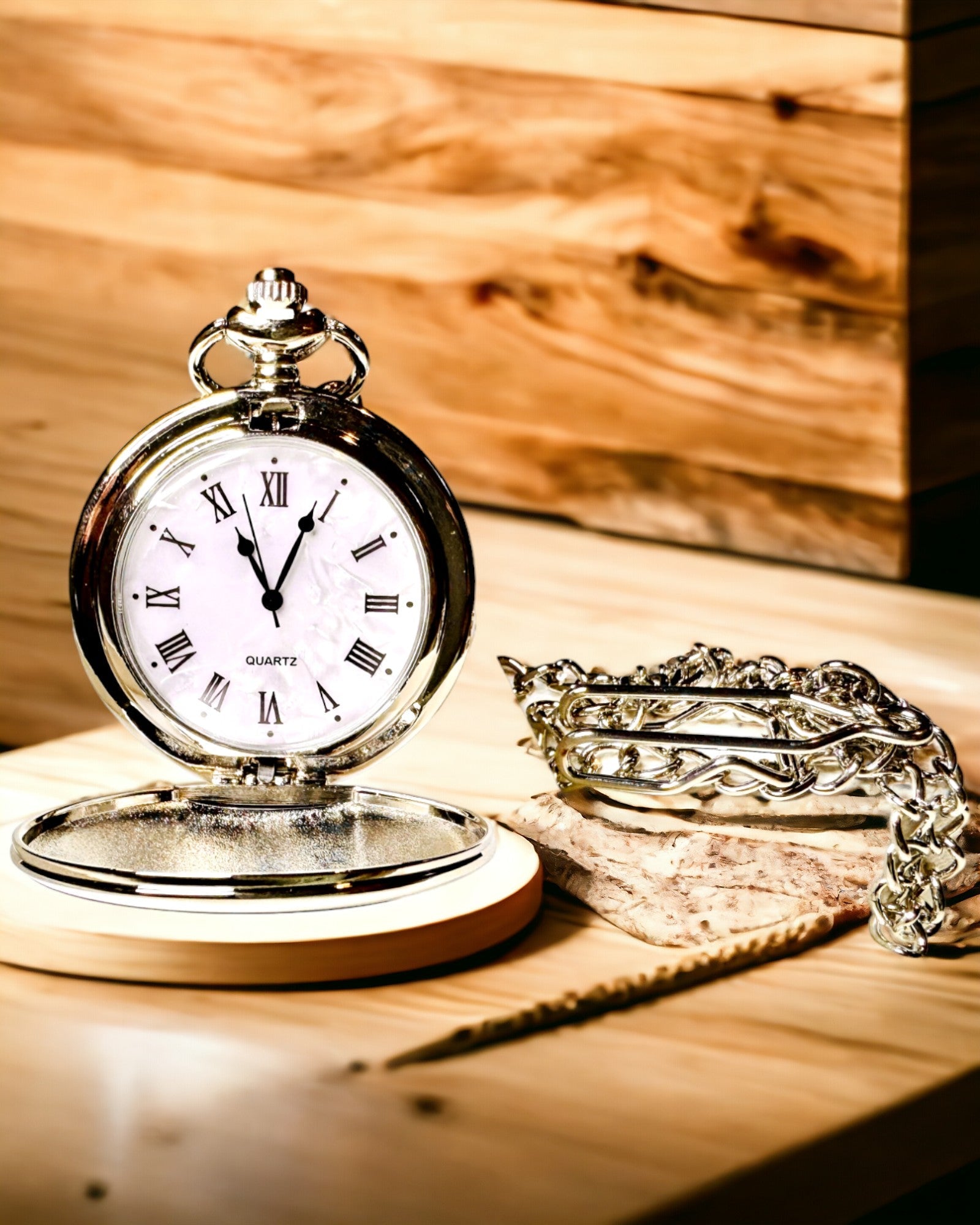Relógio de Bolso Clássico com Números Romanos e Corrente, Quartzo, Brilho de Aço - cor prata