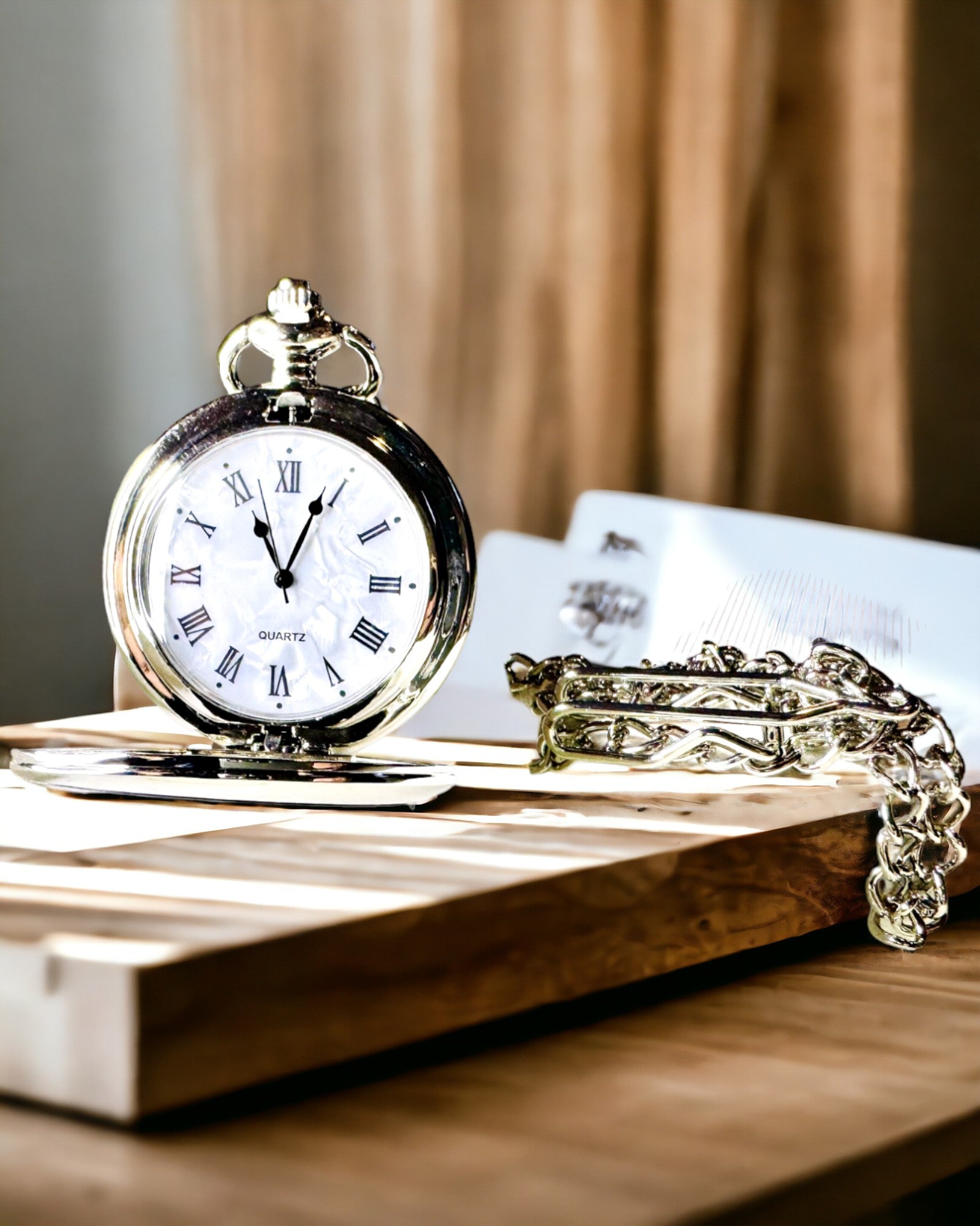 Relógio de Bolso Clássico com Números Romanos e Corrente, Quartzo, Brilho de Aço - cor prata