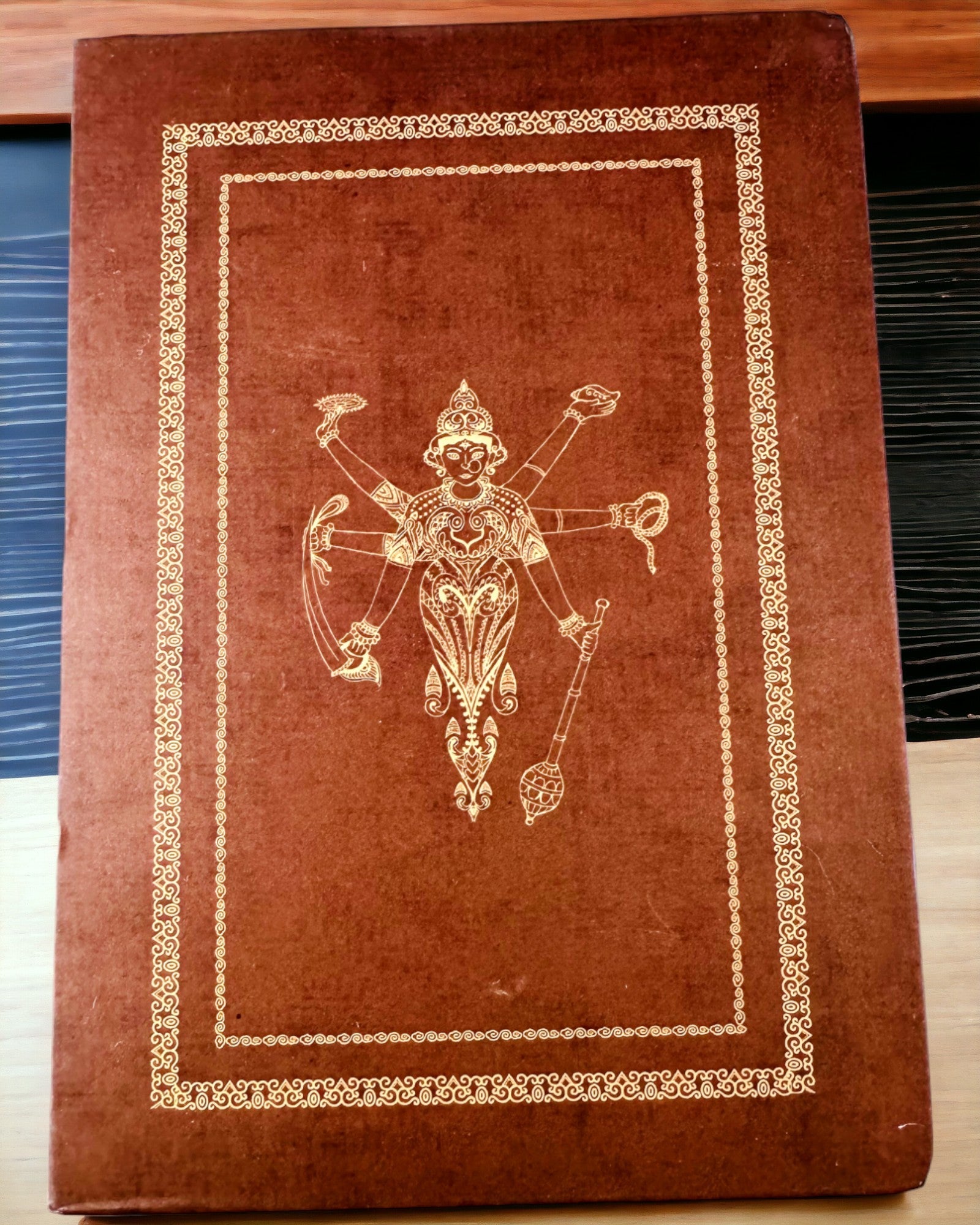 Caderno Vintage Castanho com Capa Decorativa em Estilo Retro – Caderno do Explorador – Castanho, Vintage