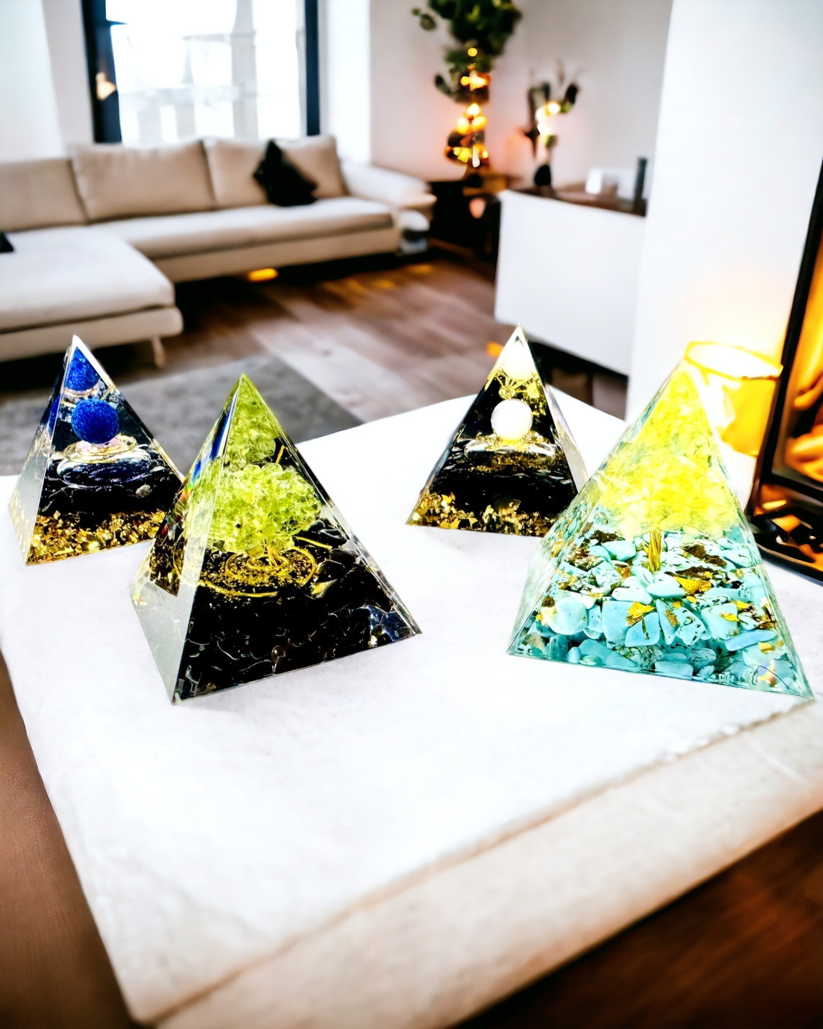 Pirâmide Energética de Orgonite com Cristais para Meditação – Radia Energia Positiva e Riqueza