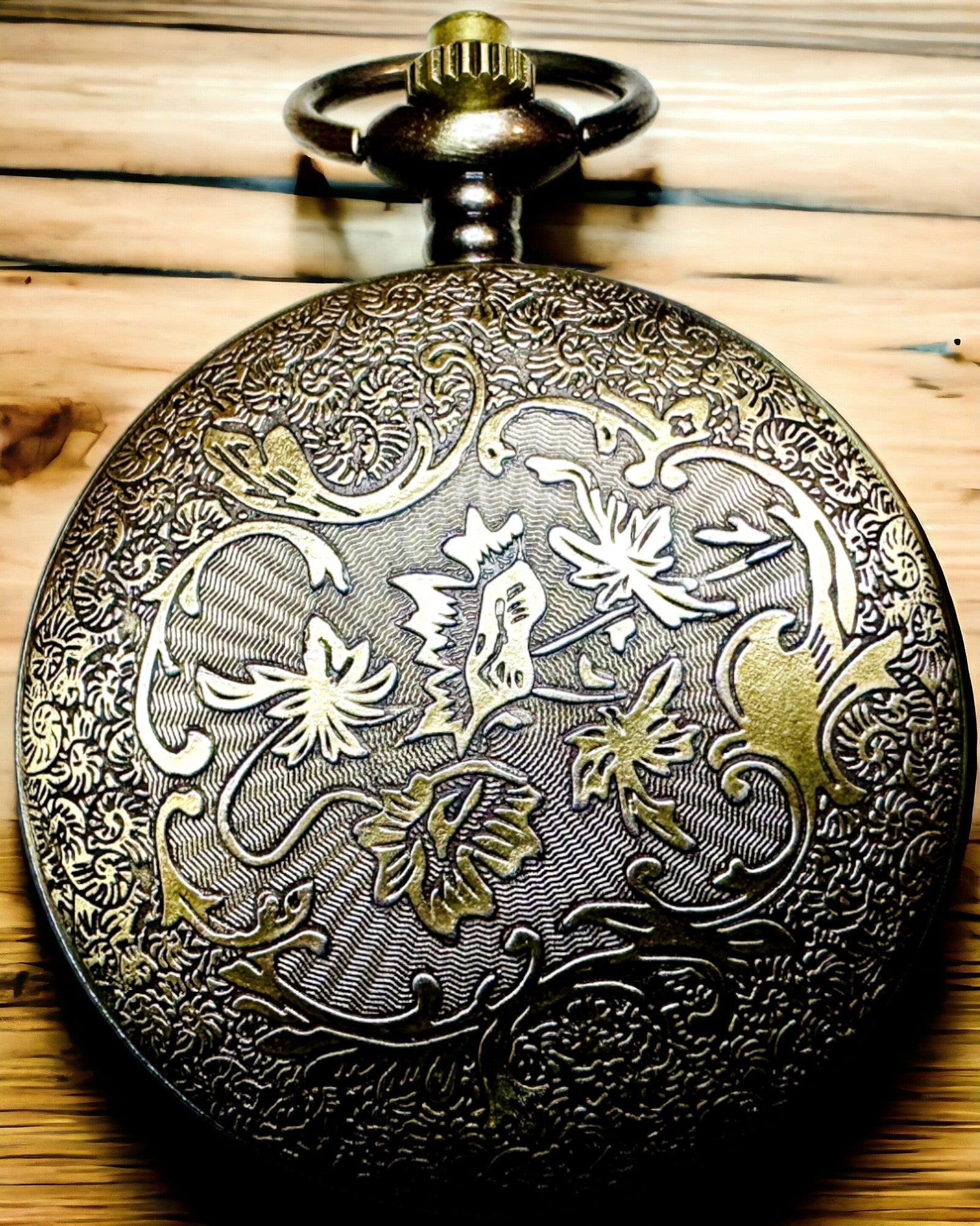 Bússola de Navegação em Estilo Vintage com Padrão Vazado – cor castanho-dourado