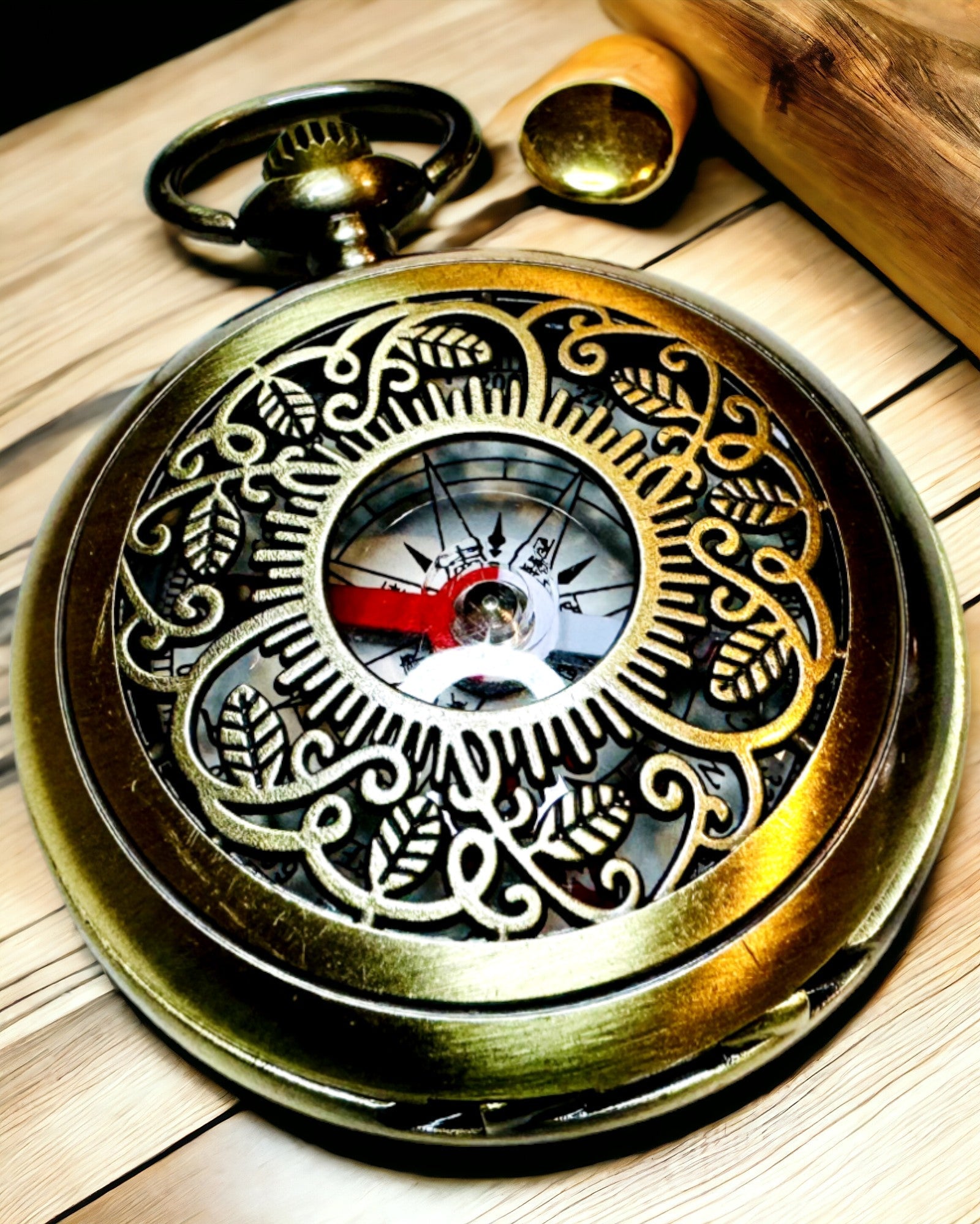 Bússola de Navegação em Estilo Vintage com Padrão Vazado – cor castanho-dourado