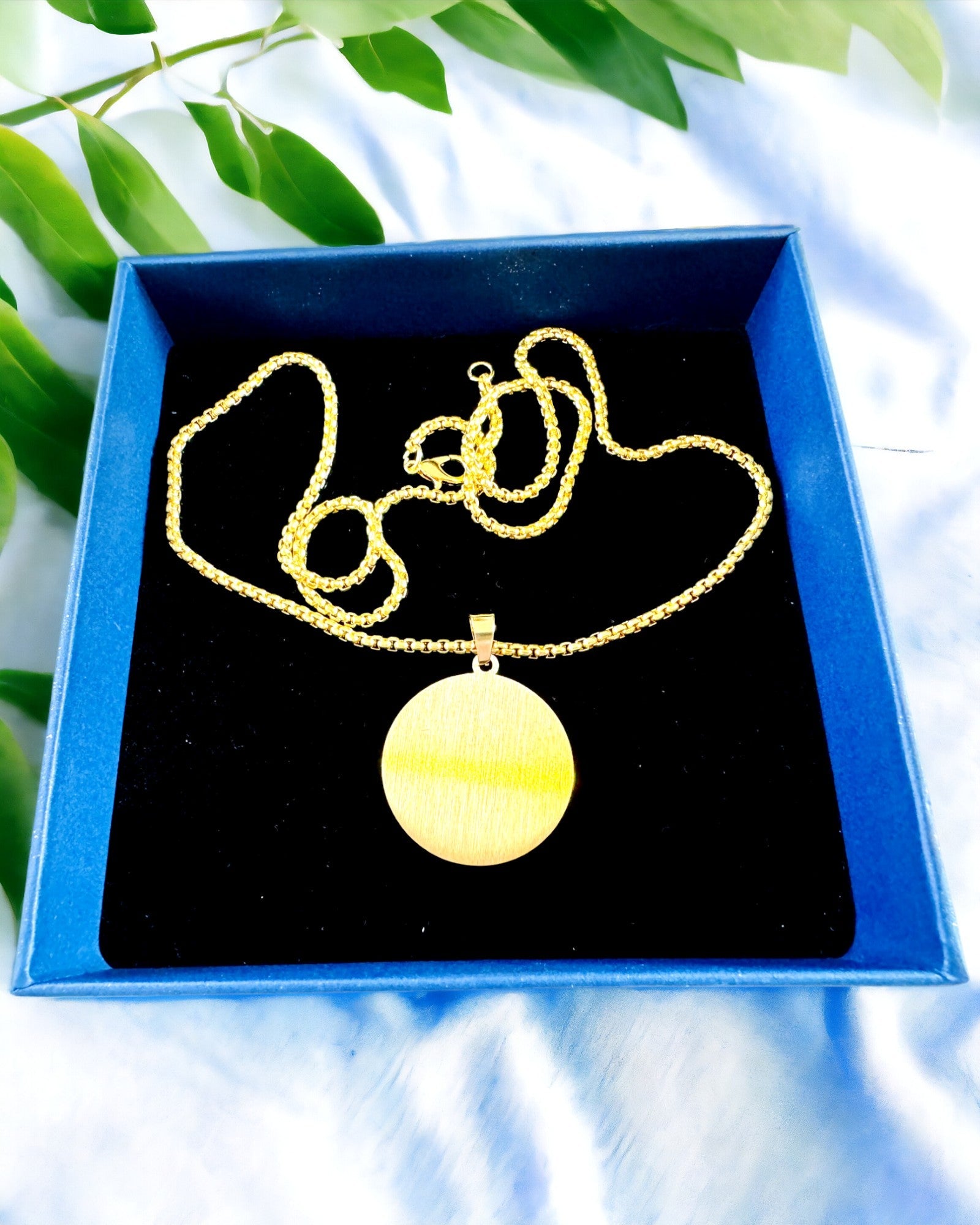 Wisiorek "Urban Elegance" – Medalhão Redondo de Aço Inoxidável em Duas Cores com Possibilidade de Personalização