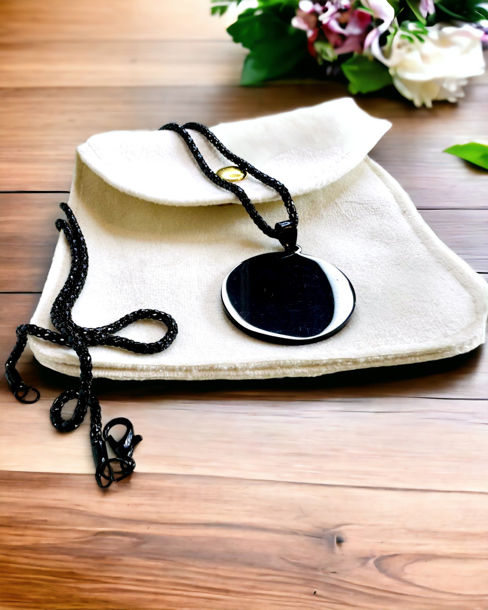 Wisiorek "Urban Elegance" – Medalhão Redondo de Aço Inoxidável em Duas Cores com Possibilidade de Personalização