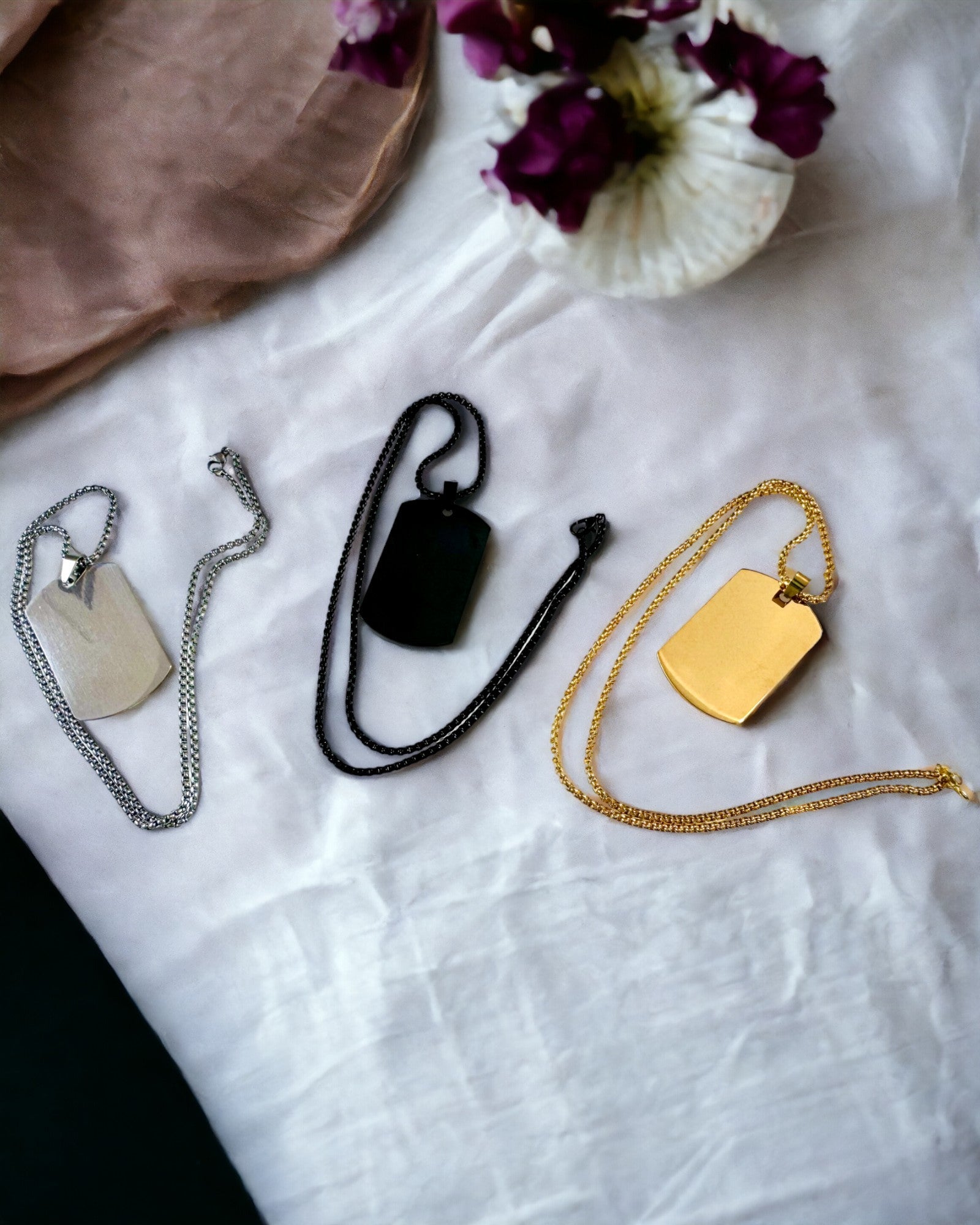 Colar com Dog Tag "Três Tons de Estilo" - Placa de Identificação - Pingente Elegante em Aço Inoxidável com Opção de Gravação