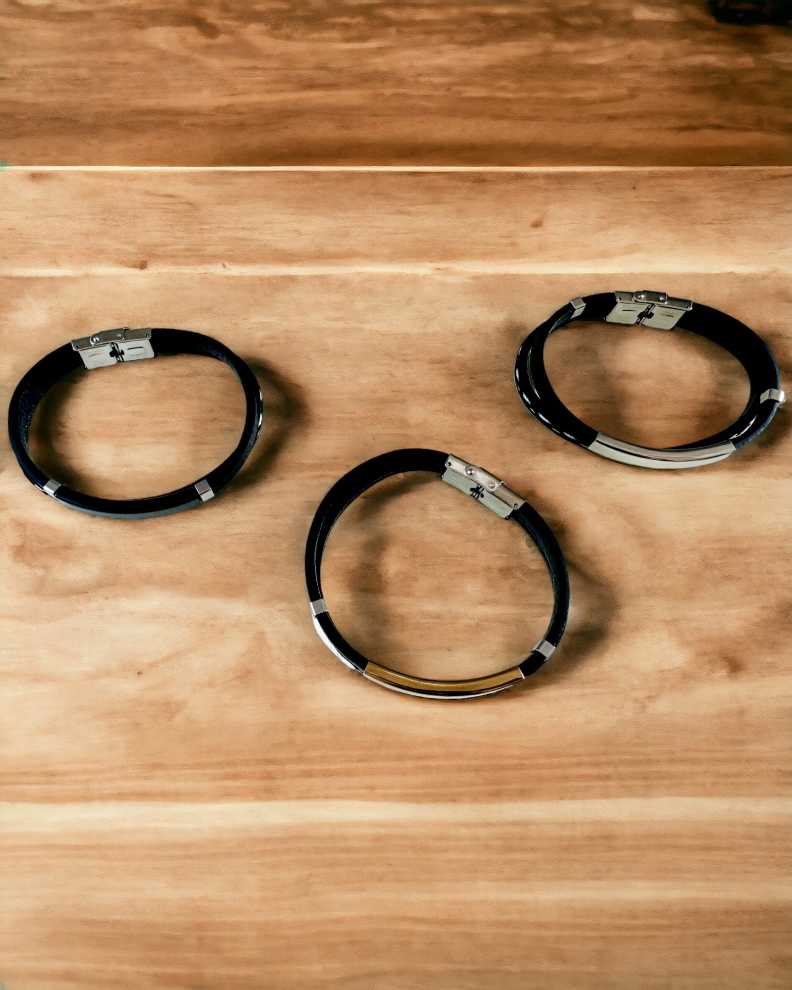 Pulseira Desportiva de Pele PU e Aço Inoxidável com Possibilidade de Gravação – 3 Cores