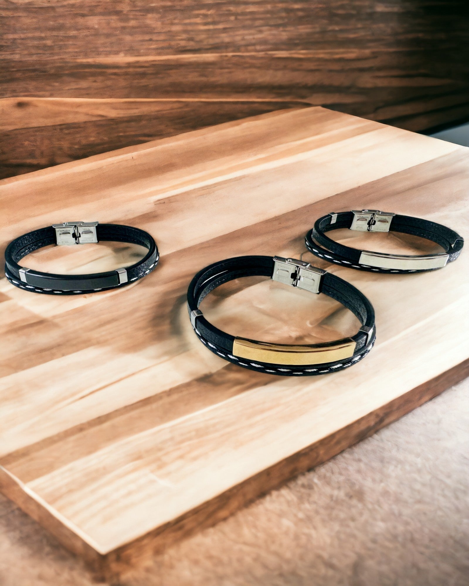 Pulseira Desportiva de Pele PU e Aço Inoxidável com Possibilidade de Gravação – 3 Cores