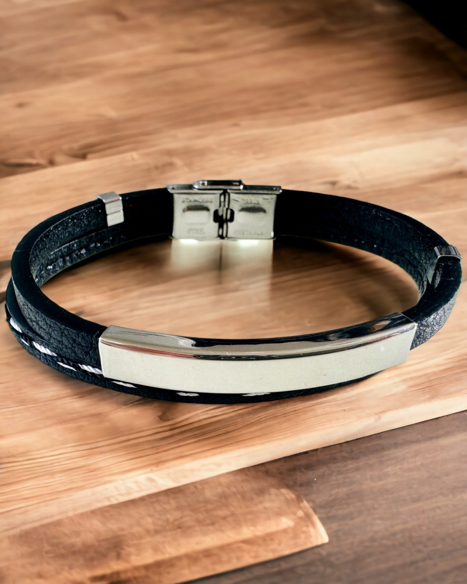 Pulseira Desportiva de Pele PU e Aço Inoxidável com Possibilidade de Gravação – 3 Cores