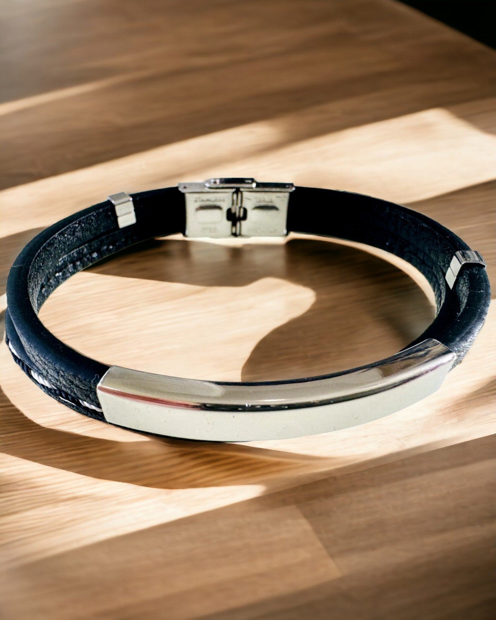 Pulseira Desportiva de Pele PU e Aço Inoxidável com Possibilidade de Gravação – 3 Cores