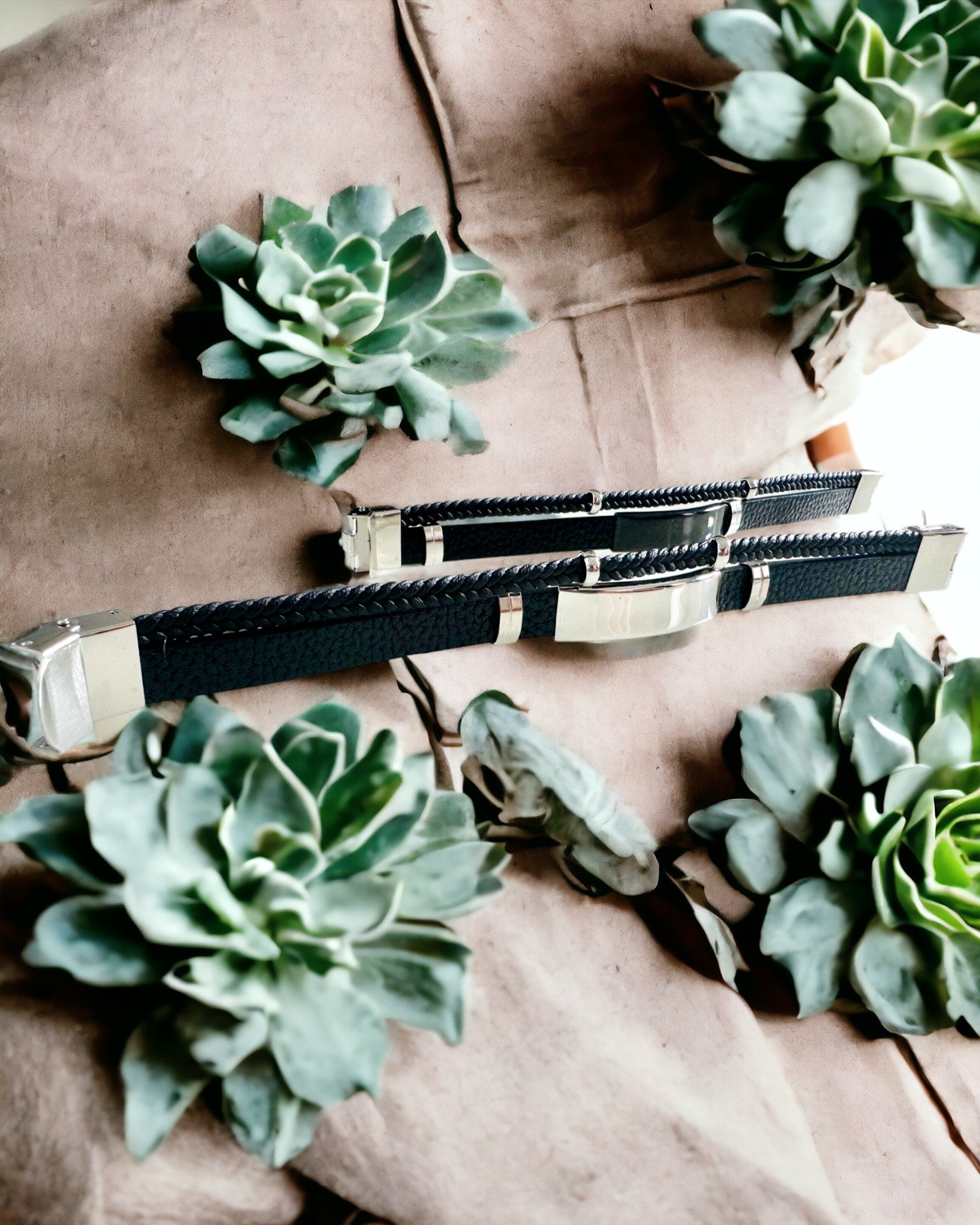 Pulseira Masculina de Pele PU e Aço Inoxidável com Possibilidade de Gravação – Disponível em Duas Opções de Cores