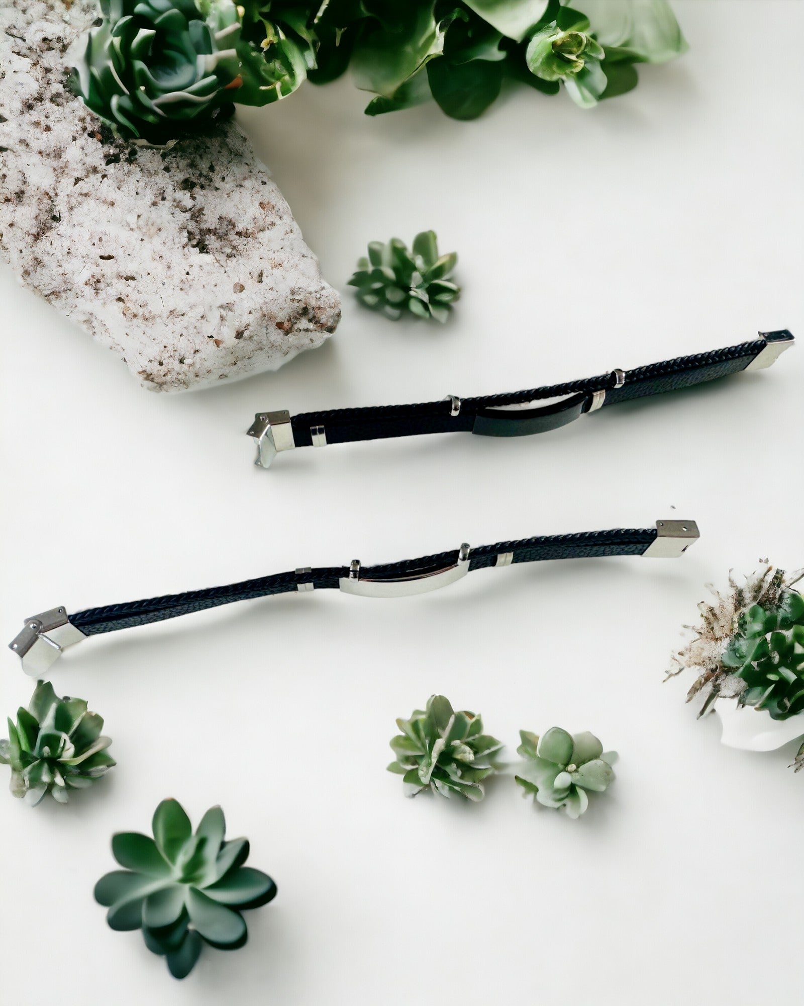 Pulseira Masculina de Pele PU e Aço Inoxidável com Possibilidade de Gravação – Disponível em Duas Opções de Cores