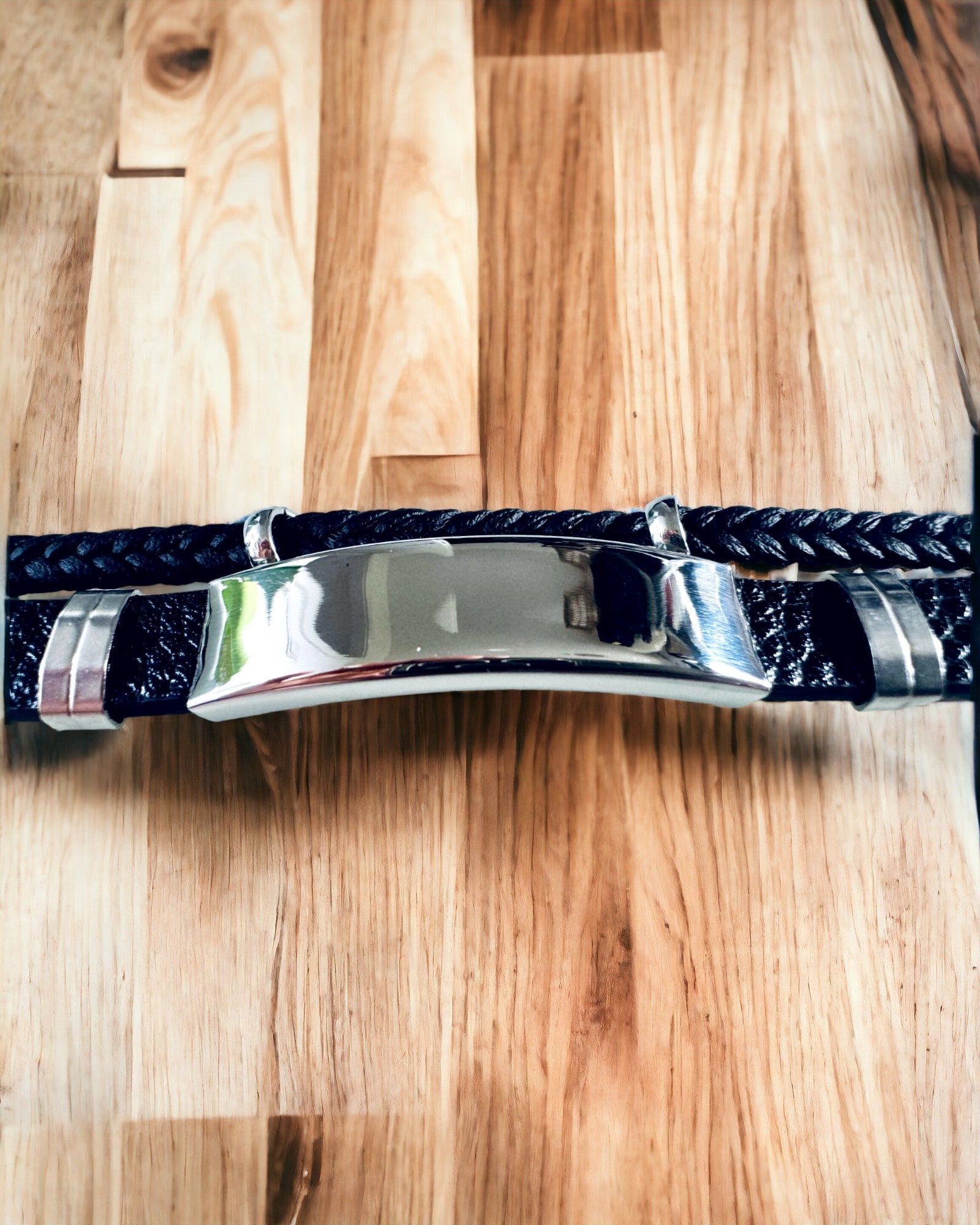 Pulseira Masculina de Pele PU e Aço Inoxidável com Possibilidade de Gravação – Disponível em Duas Opções de Cores