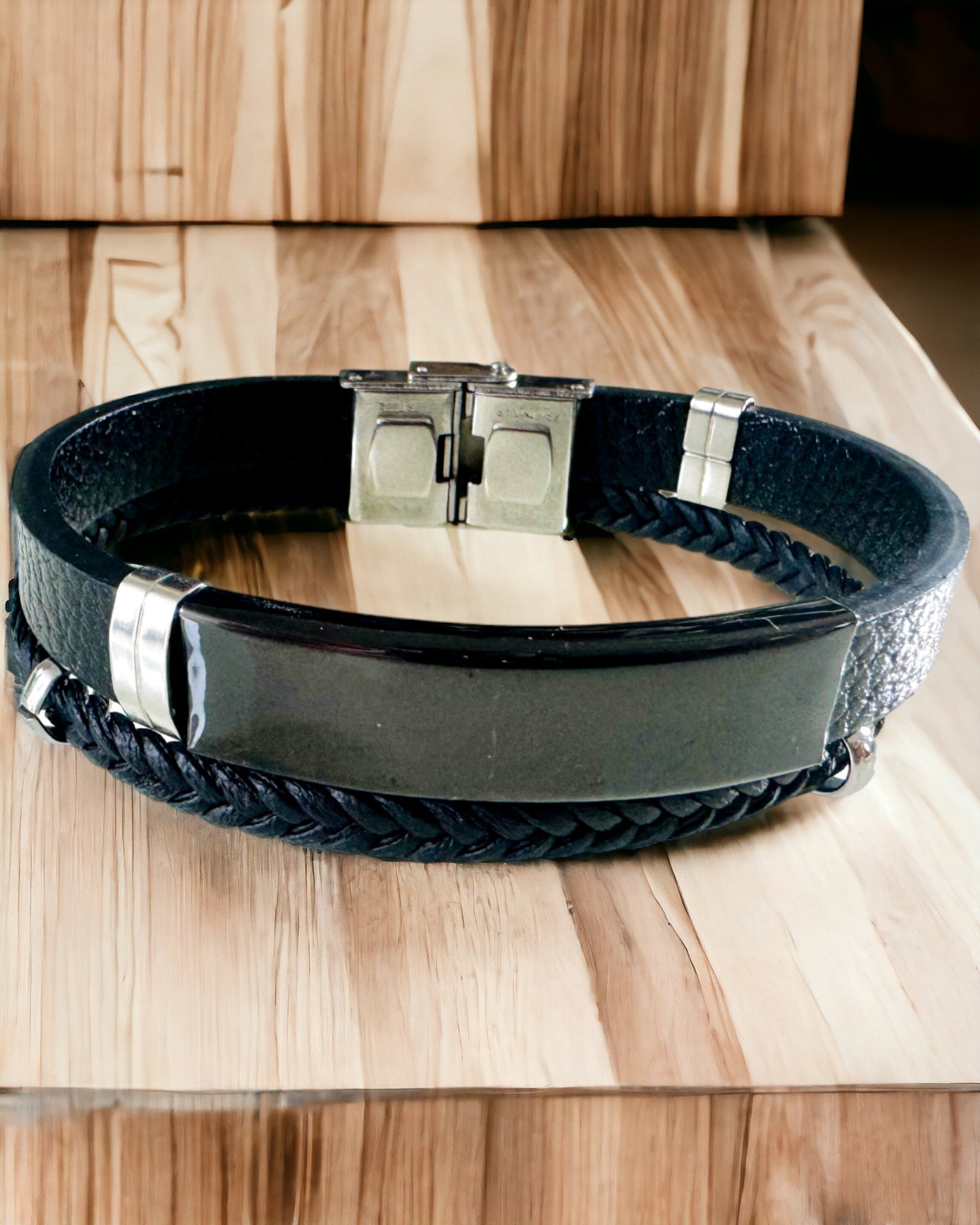 Pulseira Masculina de Pele PU e Aço Inoxidável com Possibilidade de Gravação – Disponível em Duas Opções de Cores