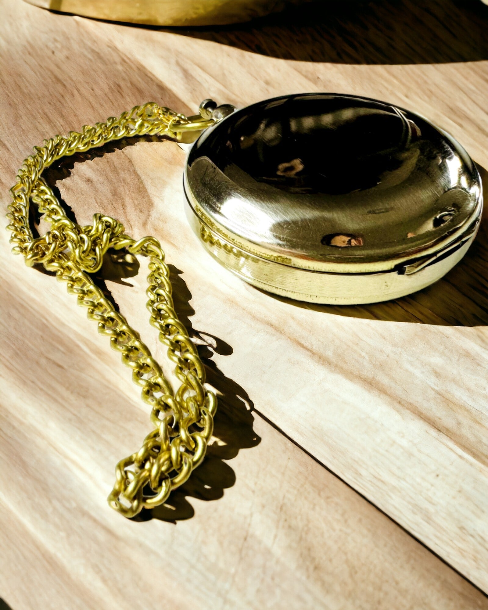 Bússola Aventura de cor dourada – Elegante Navegador de Descobertas