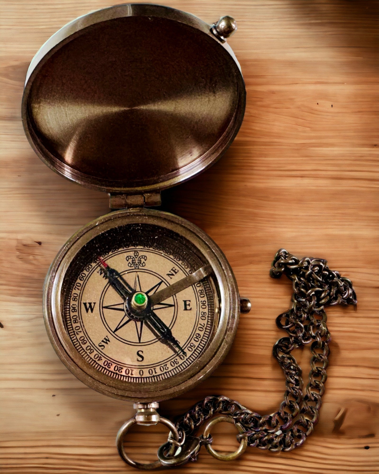 Bússola Odysseus Indiana – Joia Retro do Explorador - possibilidade de gravação