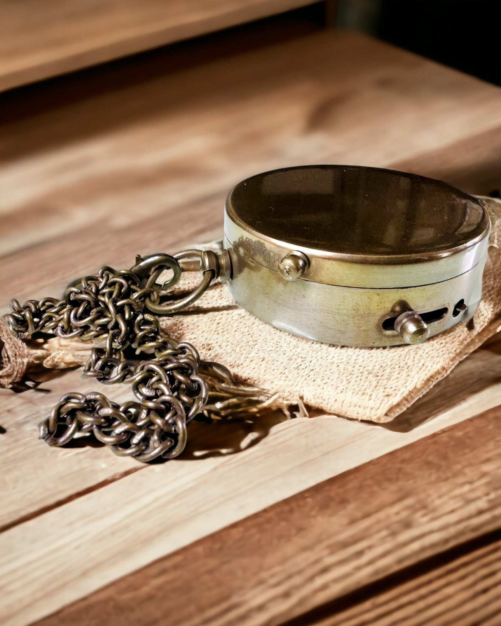 Bússola Odysseus Indiana – Joia Retro do Explorador - possibilidade de gravação