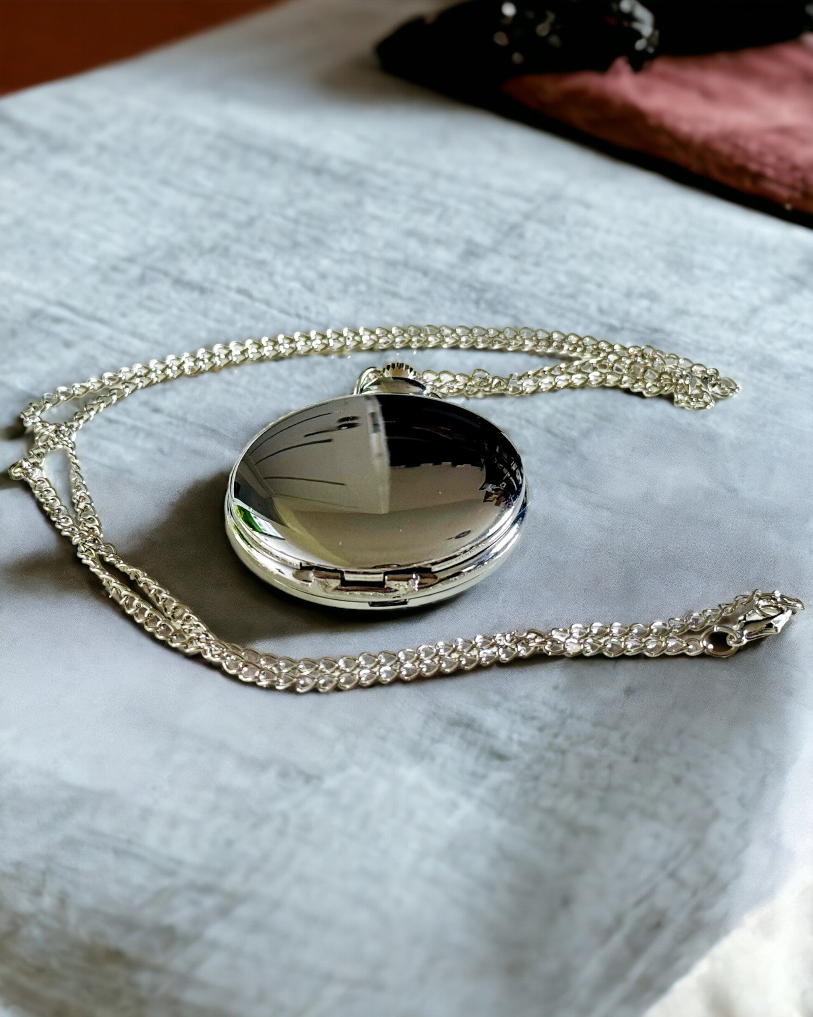 Clássico Relógio de Bolso Prateado com Opção de Gravação