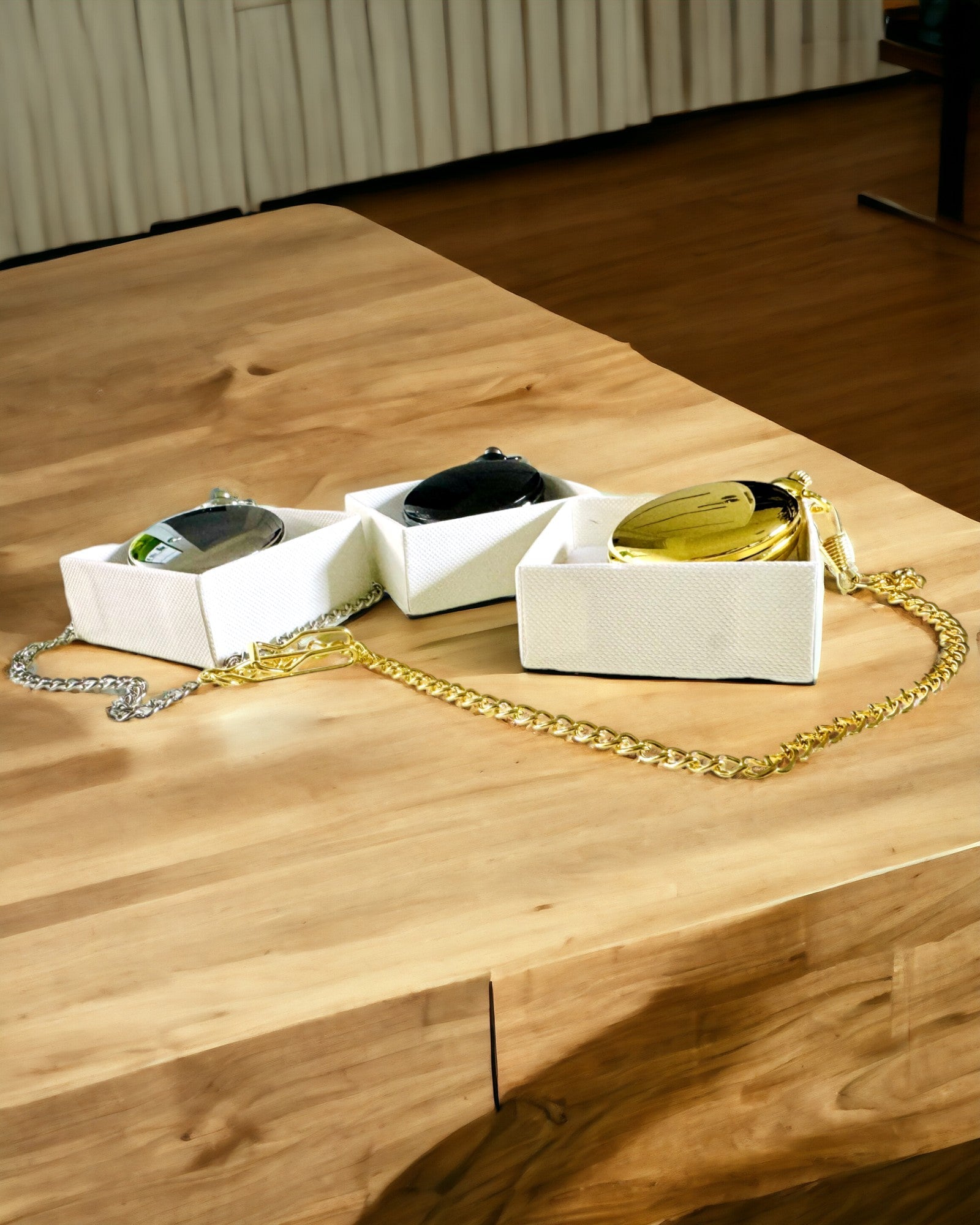 Relógio de Bolso Prateado com mecanismo de quartzo e possibilidade de gravação