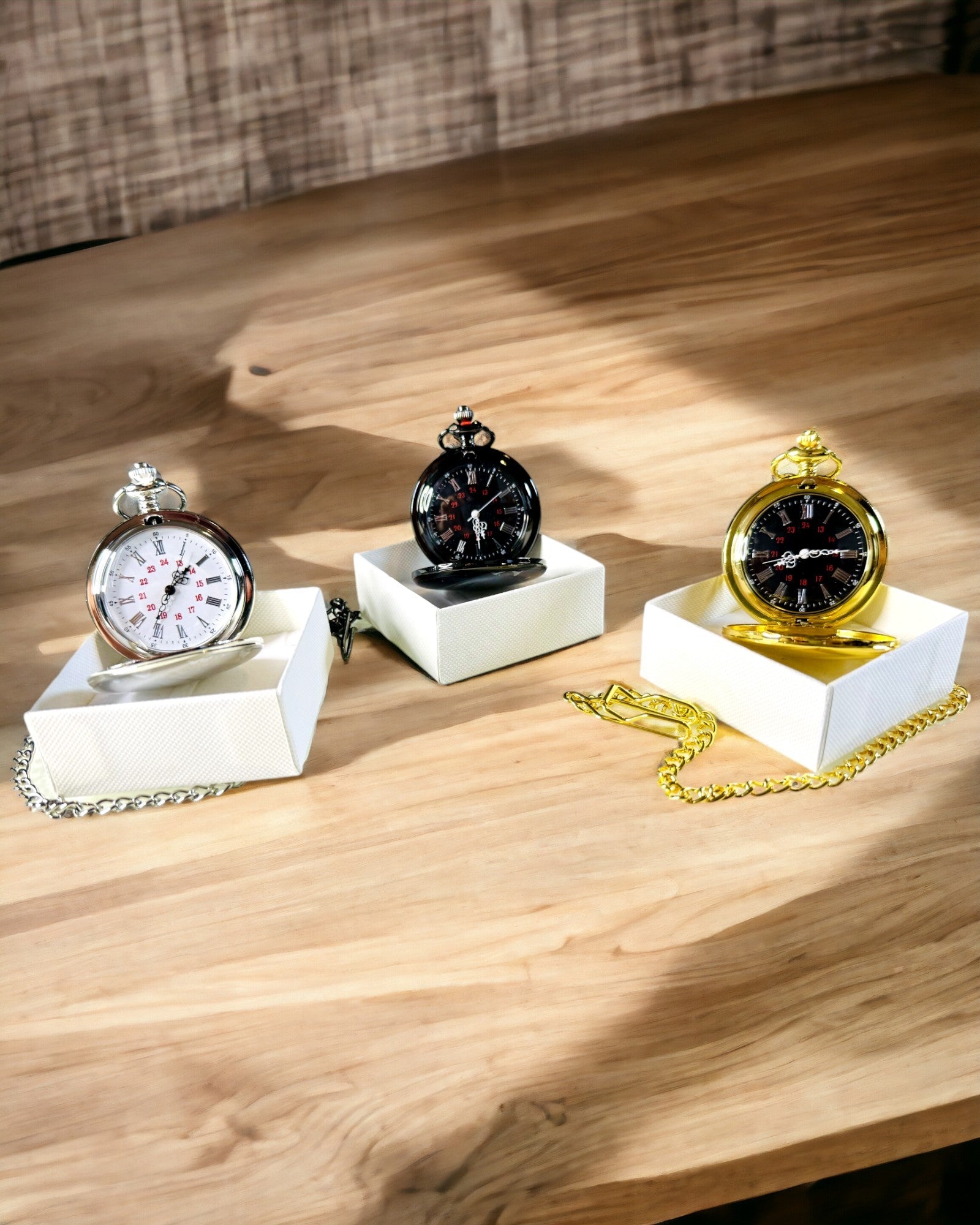 Relógio de Bolso Prateado com mecanismo de quartzo e possibilidade de gravação