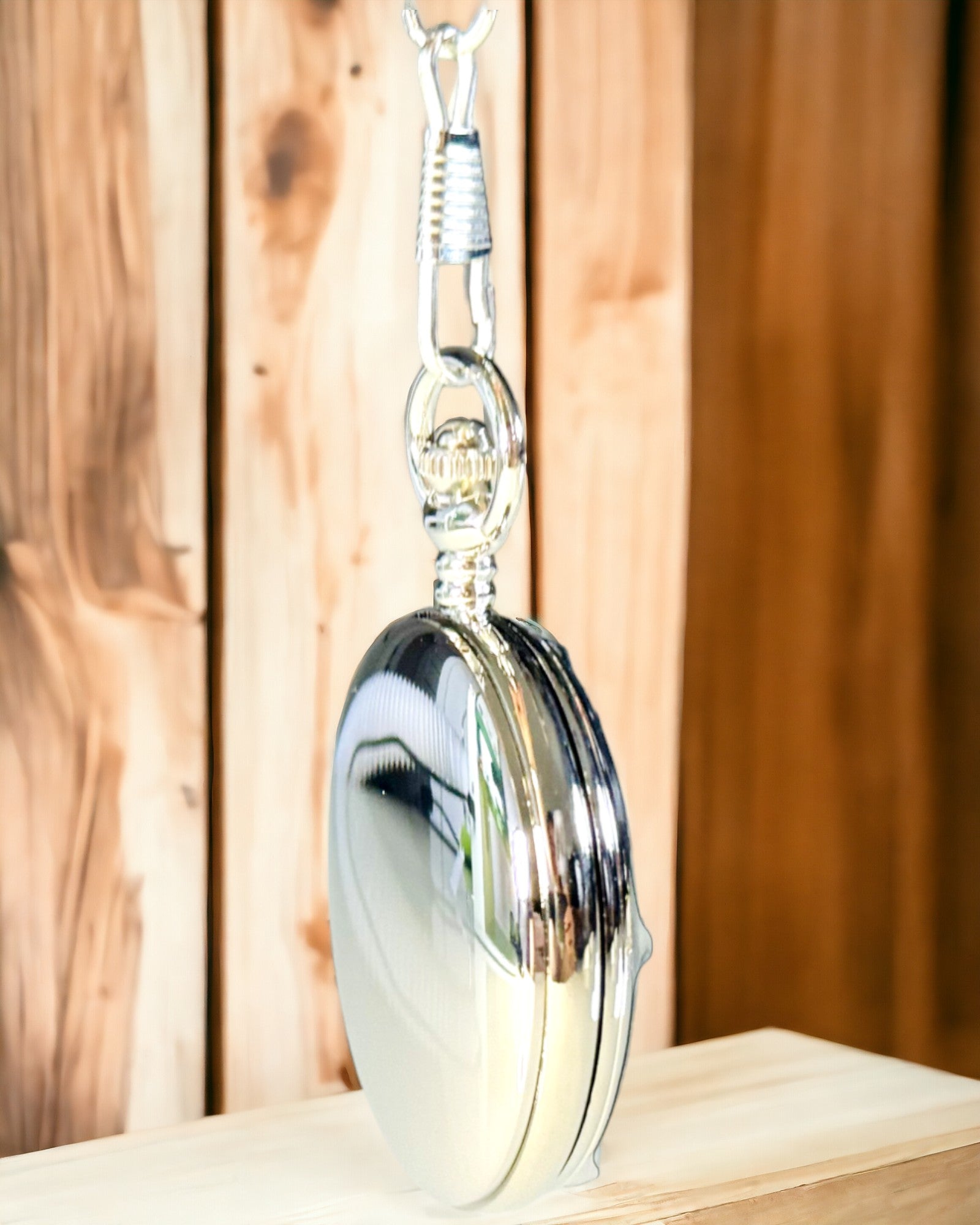 Relógio de Bolso Prateado com mecanismo de quartzo e possibilidade de gravação