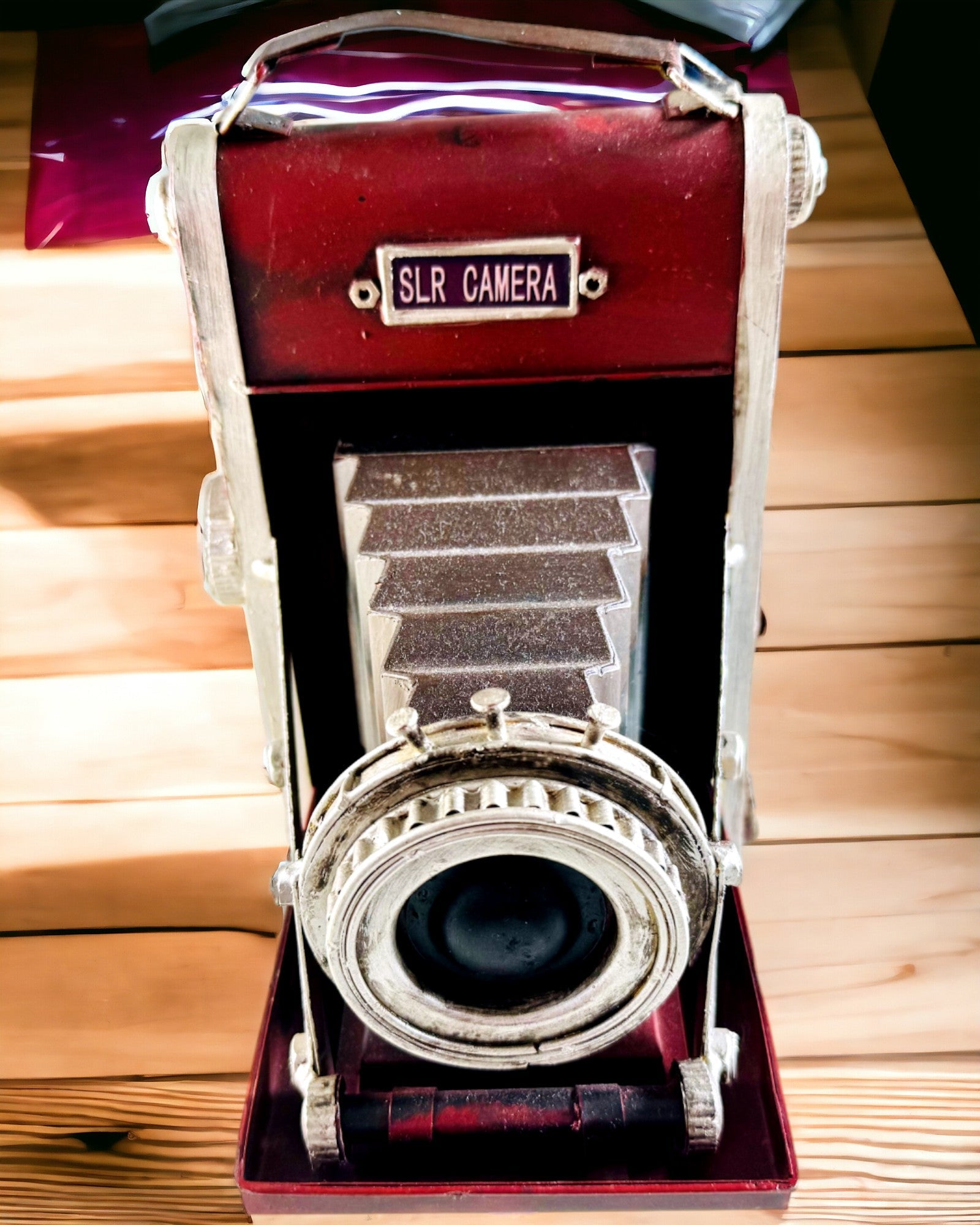 Vintage Vision: Câmara Retro Decorativa com Opção de Gravação