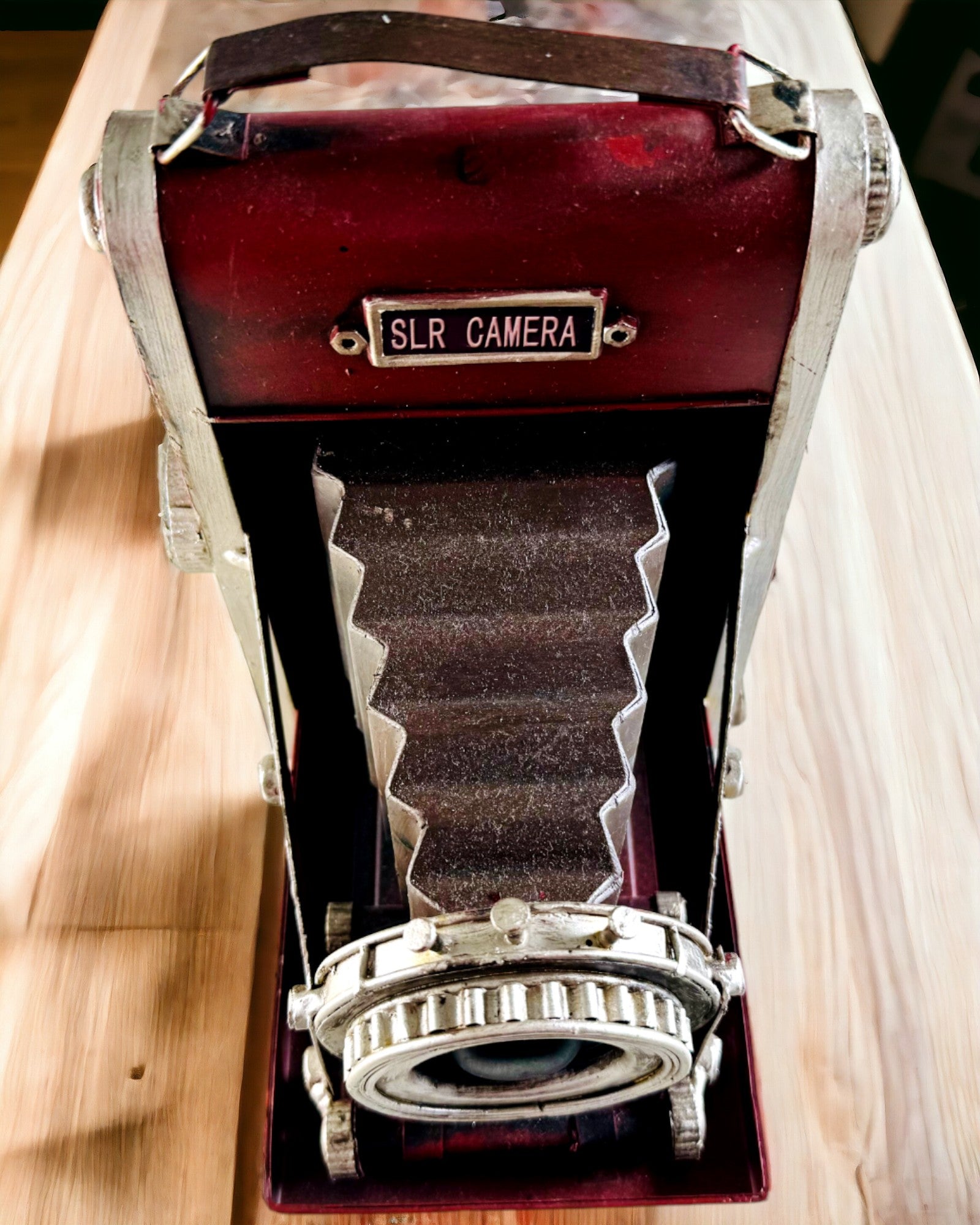 Vintage Vision: Câmara Retro Decorativa com Opção de Gravação
