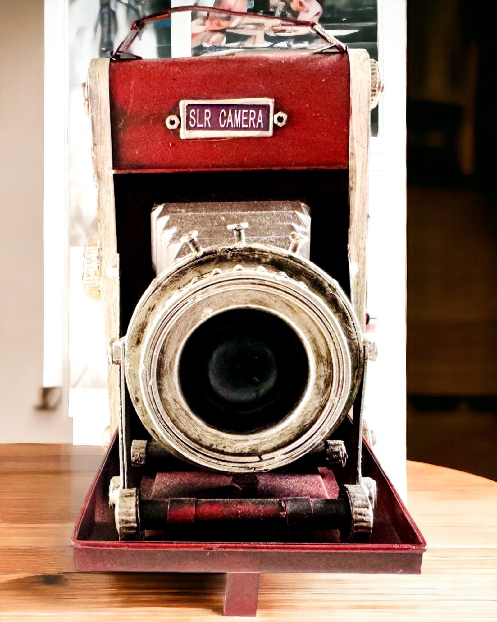 Vintage Vision: Câmara Retro Decorativa com Opção de Gravação