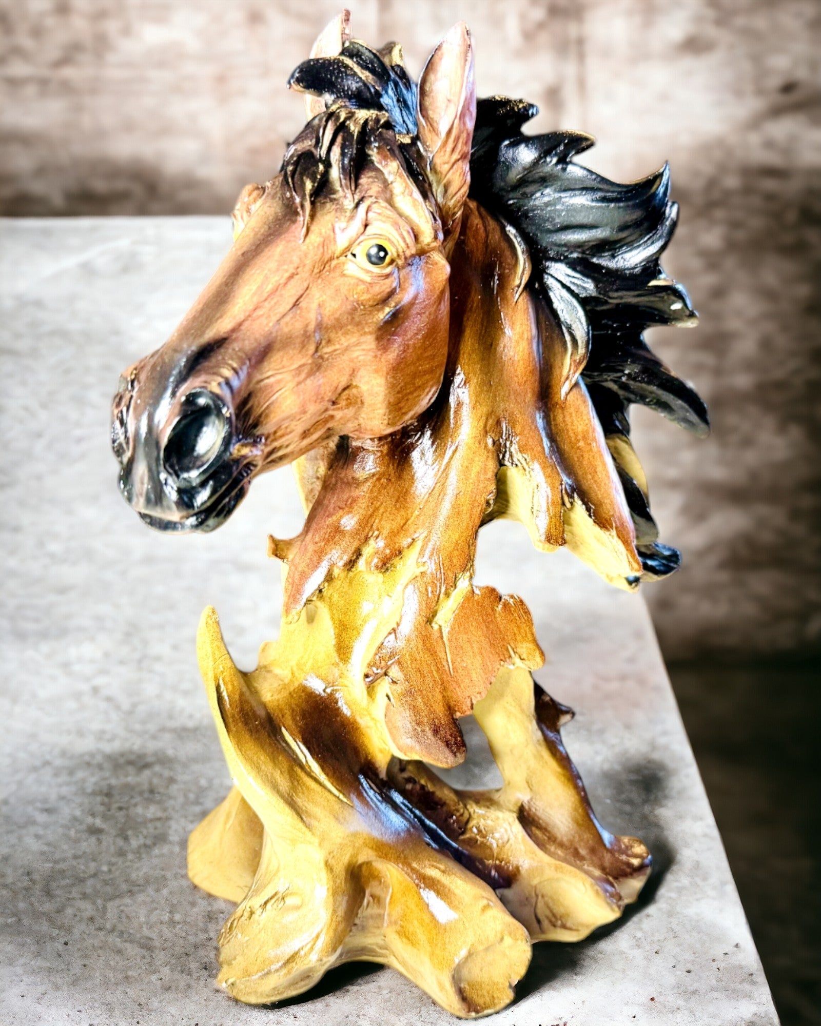 Escultura de Cavalo em Resina em Estilo Abstrato