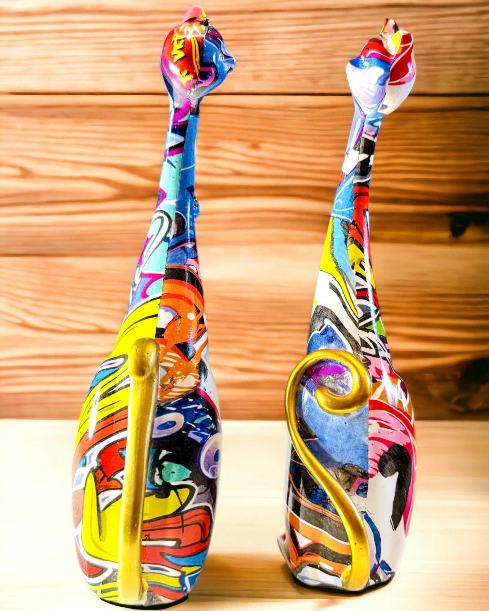 Figuras de Gatos Abstratos "ArtCats", Pintadas à Mão, Resina – 25 cm, 2 unid.