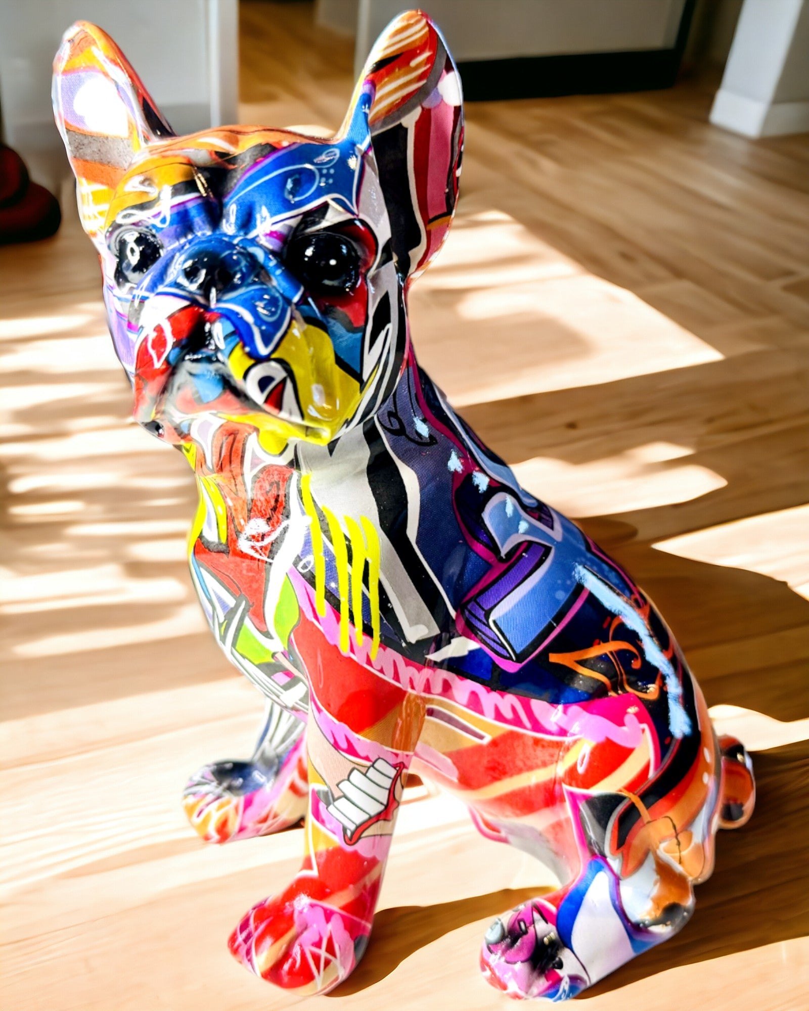 Estatueta de Bulldog Francês Feita à Mão em Estilo Street Art com Opção de Gravação