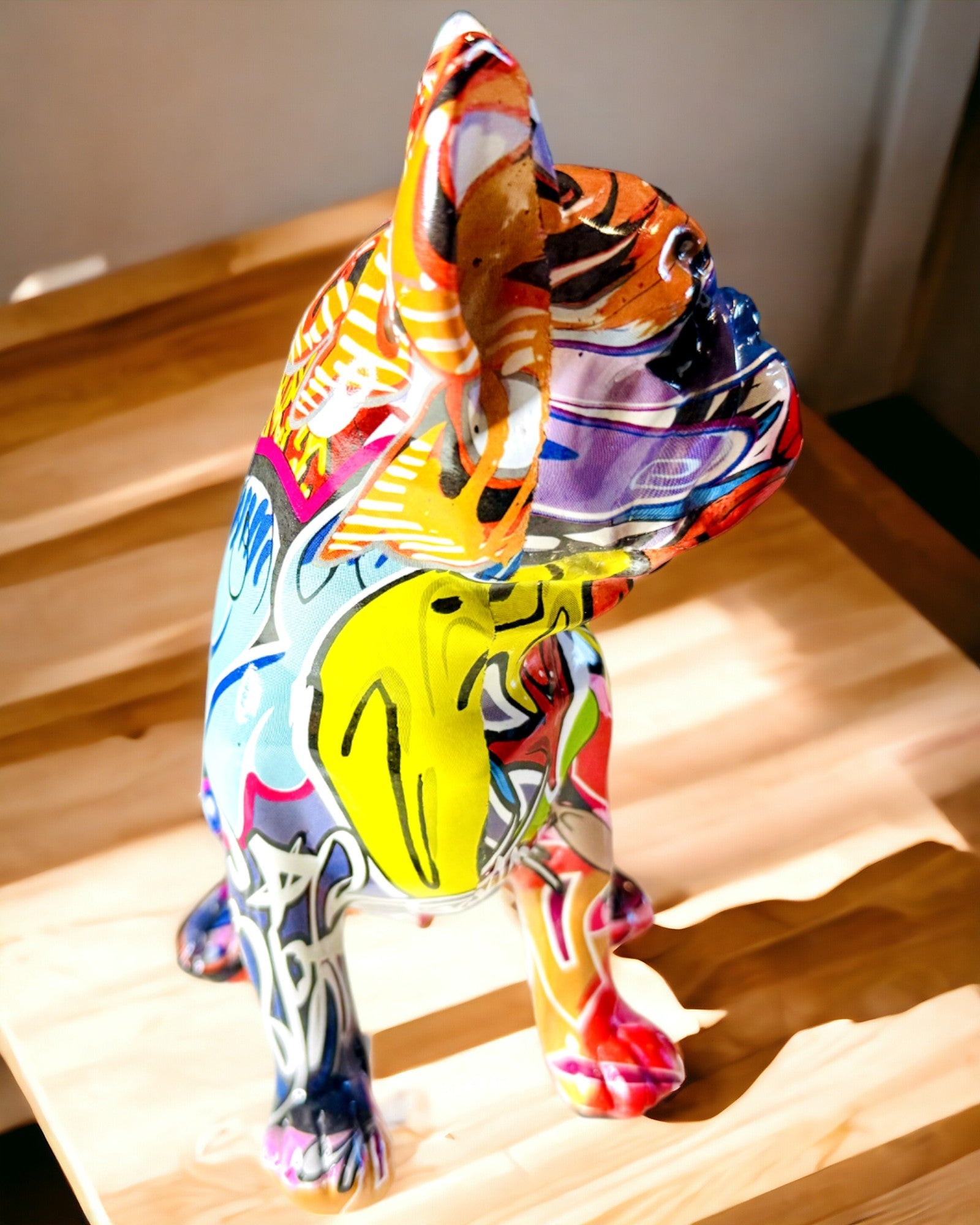 Estatueta de Bulldog Francês Feita à Mão em Estilo Street Art com Opção de Gravação