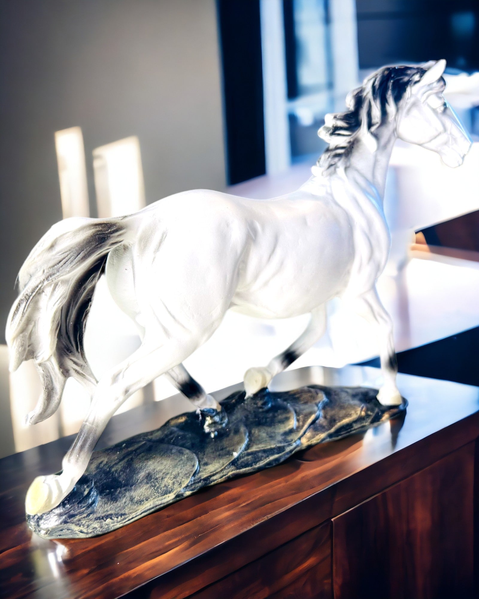 Escultura de Cavalo - Estatueta Decorativa com Possibilidade de Gravação