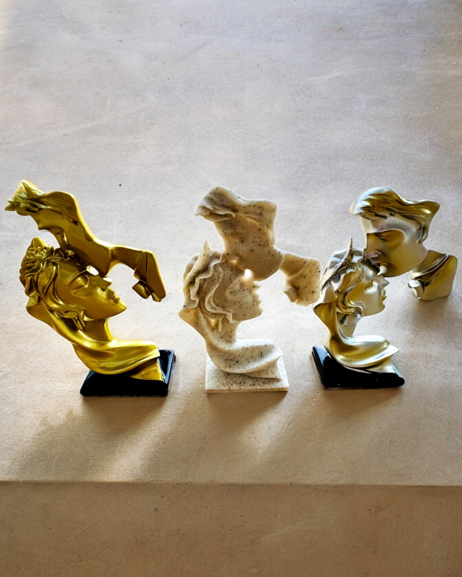 Estatueta "Elegancja em Pedra" cor prateada - Decorativa com Opção de Gravação, 2 dimensões à escolha