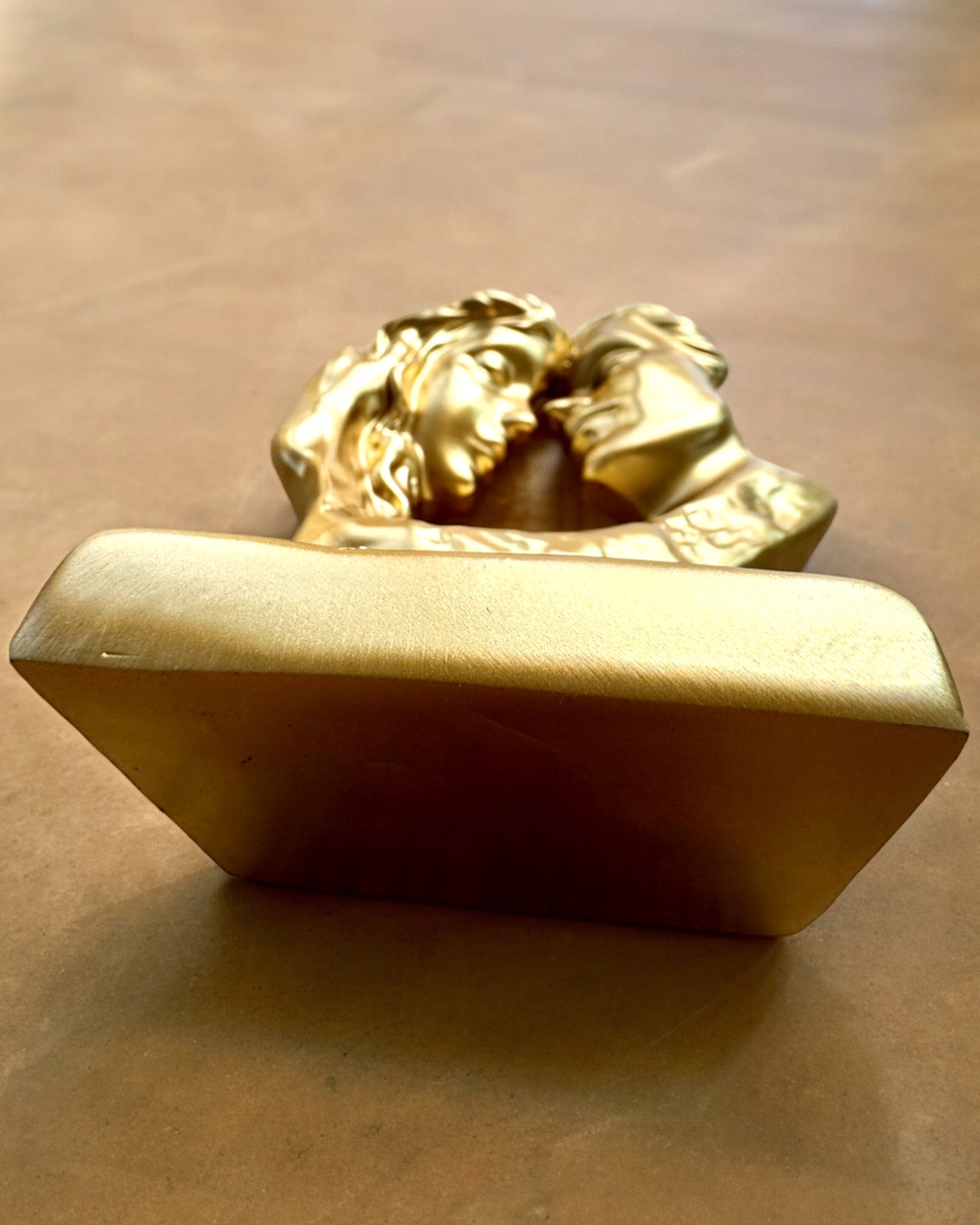 Figura "Złote Złączenie" - 13,5 cm de altura, Decorativa com Opção de Gravação