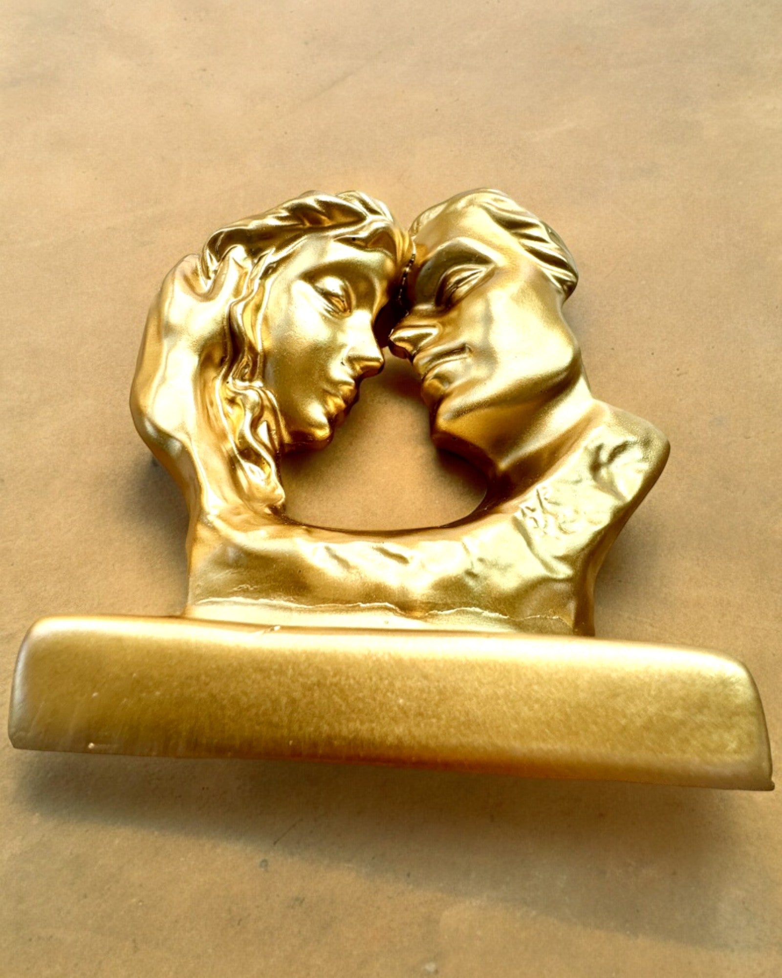 Figura "Złote Złączenie" - 13,5 cm de altura, Decorativa com Opção de Gravação