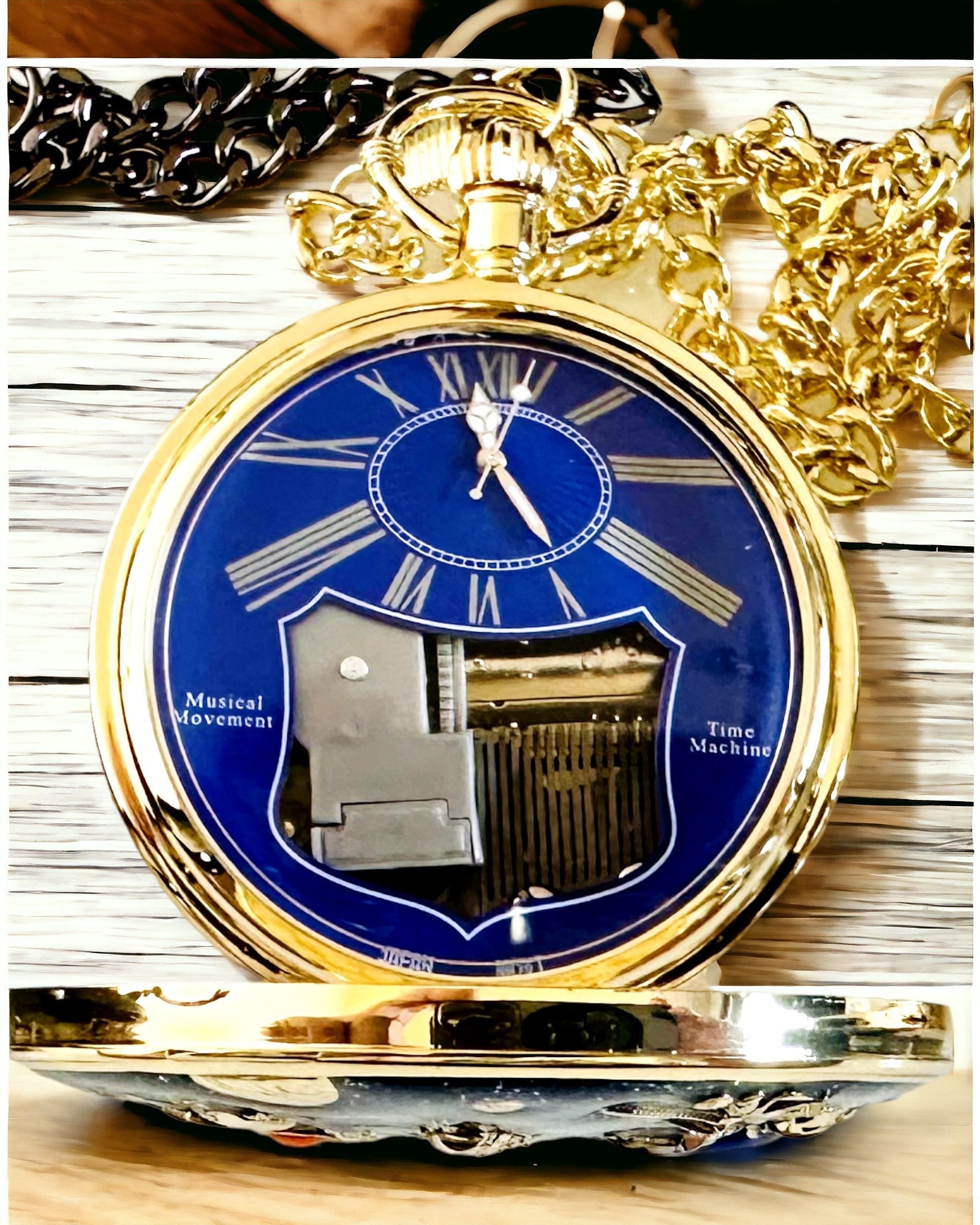 Relógio de bolso "Astrum Temporis" - Moldura dourada. Possibilidade de personalização com gravação