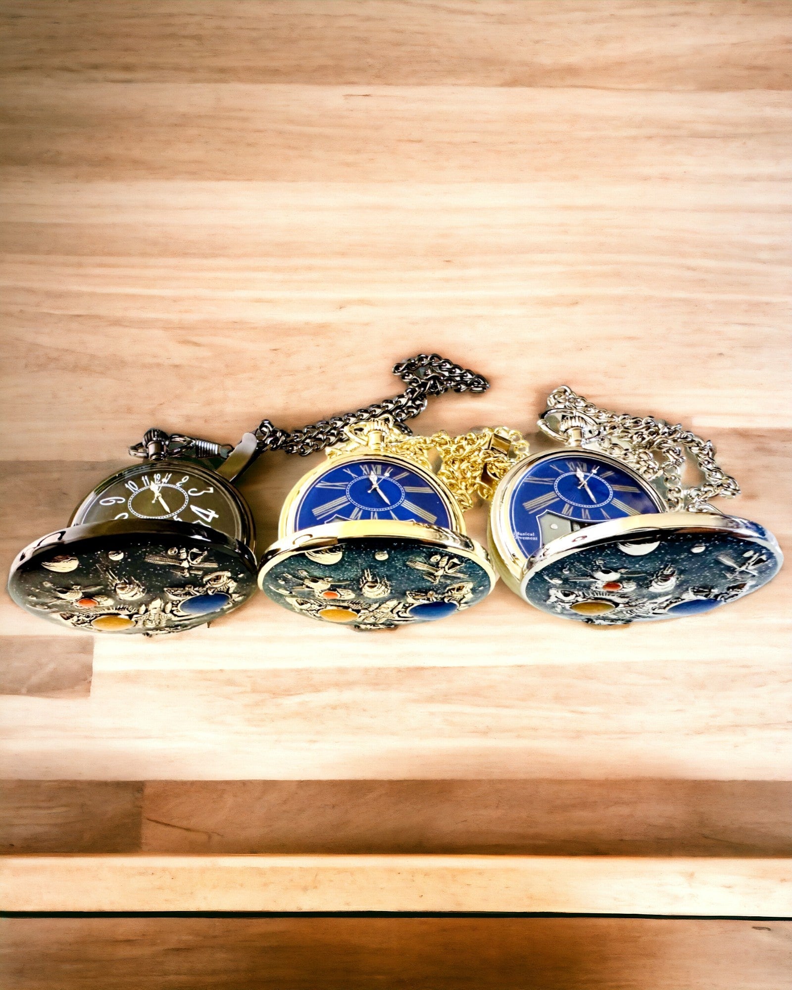 Relógio de bolso "Astrum Temporis" - Moldura prateada. Possibilidade de personalização com gravação