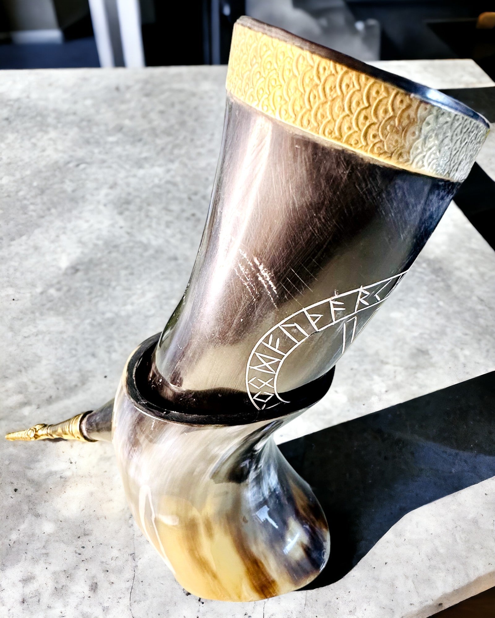 Caneca de Chifre "Viking Valor" - Gravada à Mão, Qualidade Premium - 4 variantes à escolha