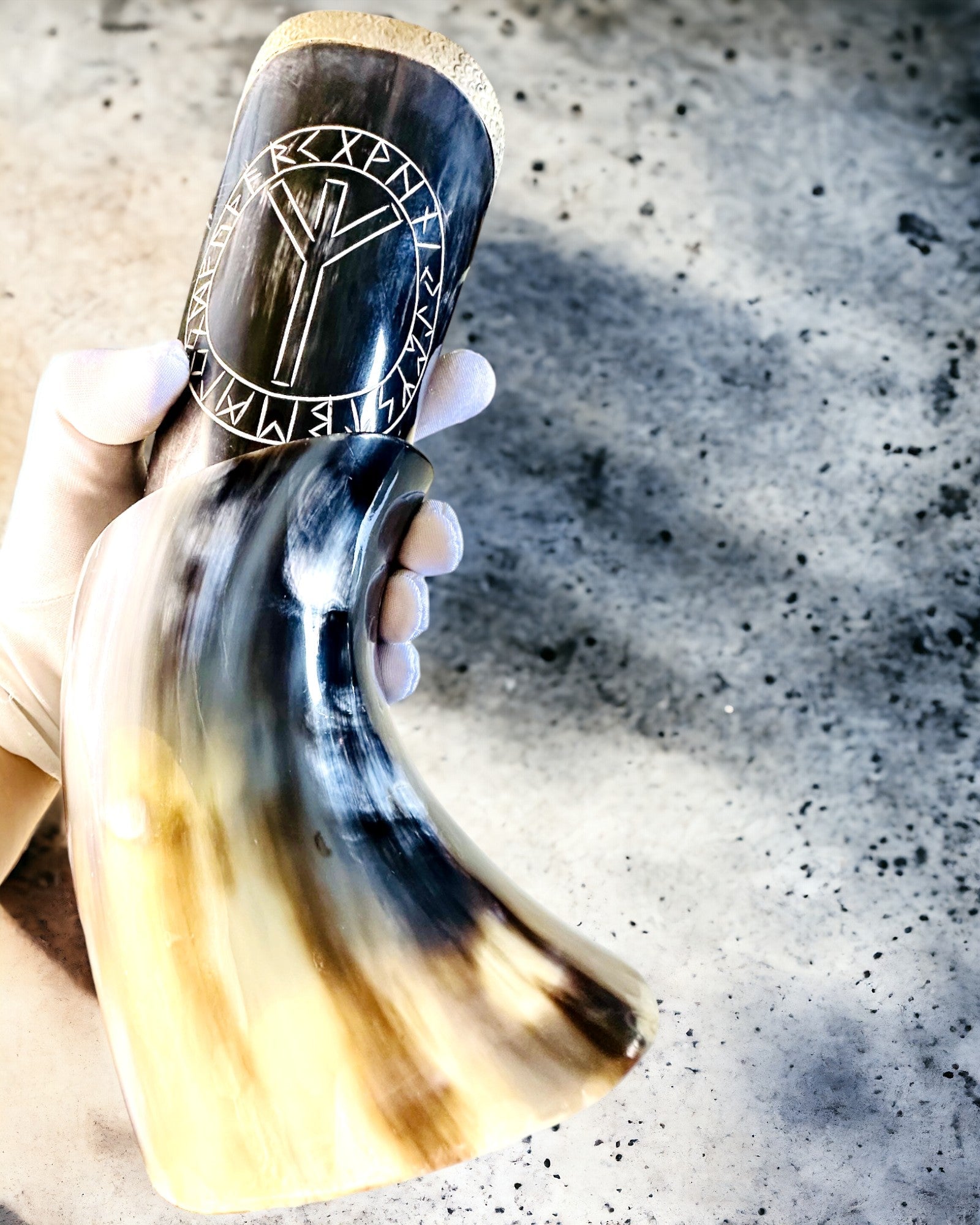 Caneca de Chifre "Viking Valor" - Gravada à Mão, Qualidade Premium - 4 variantes à escolha