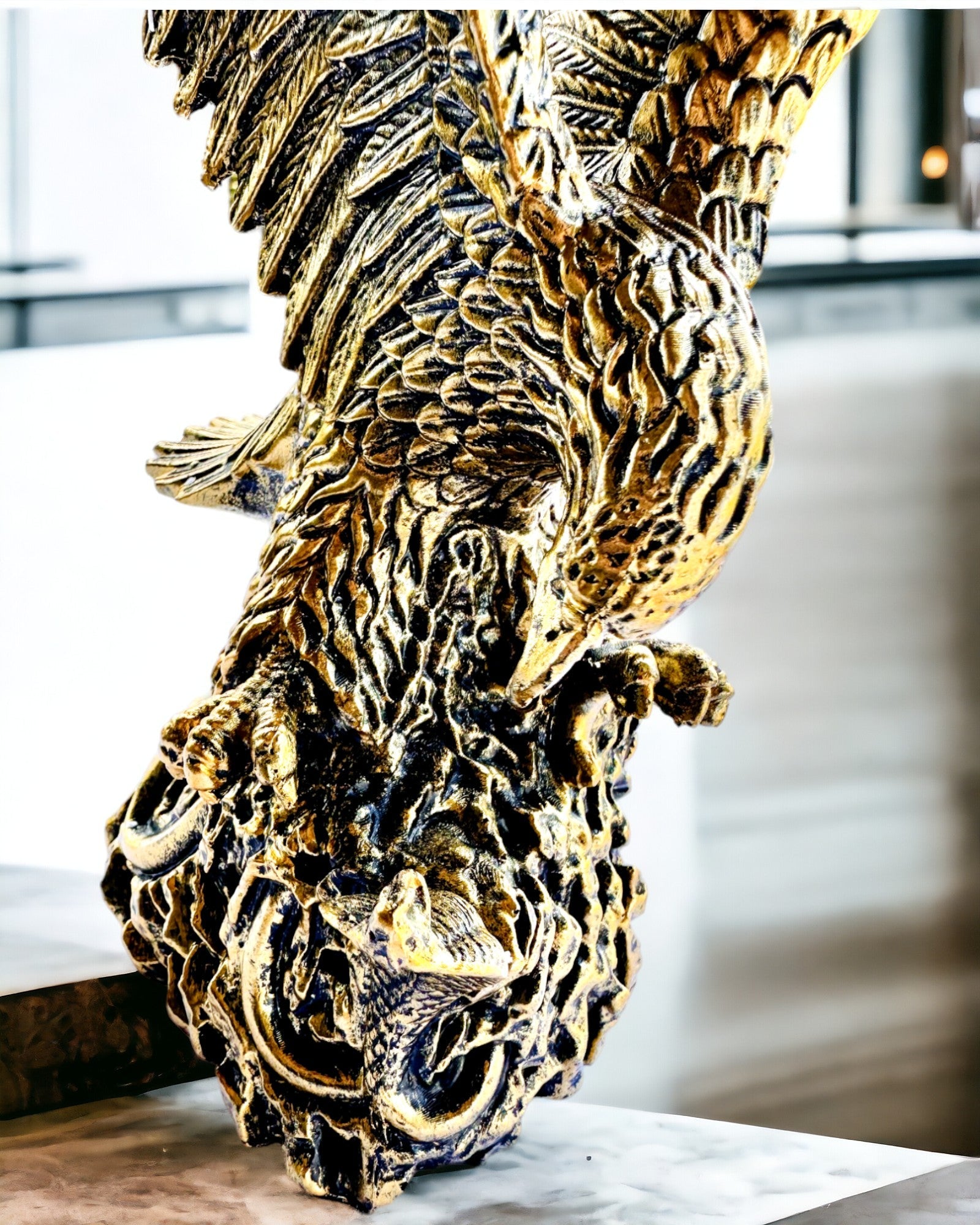 Águia Real – Estatueta Decorativa de Resina com Opção de Gravação