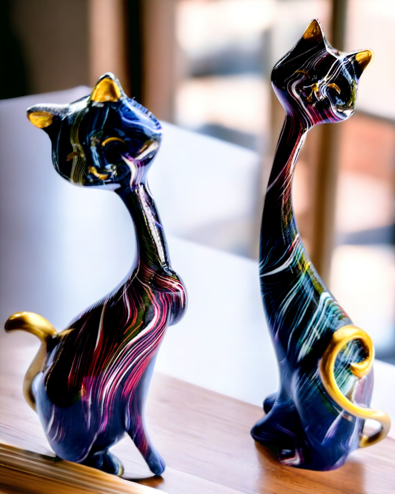 "Koci Eleganci" - Conjunto de Figuras Decorativas de Resina com possibilidade de personalização com gravação