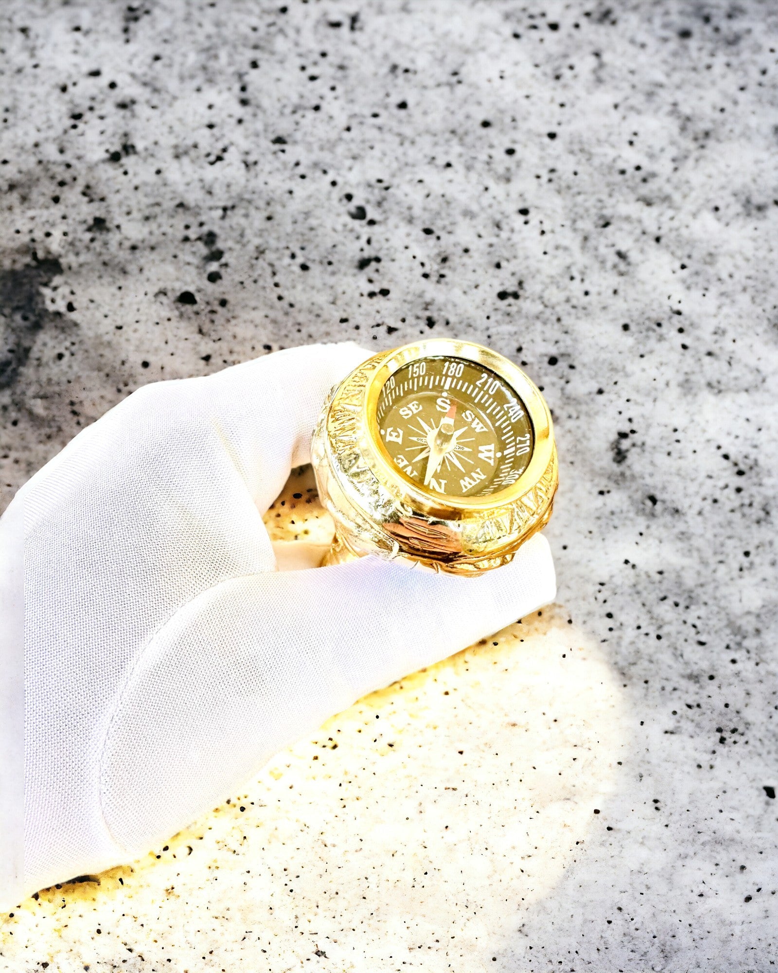 Kompasso Brown - Bengala para Caminhada - Madeira Esculpida à Mão - Edição Exclusiva com Opção de Gravação