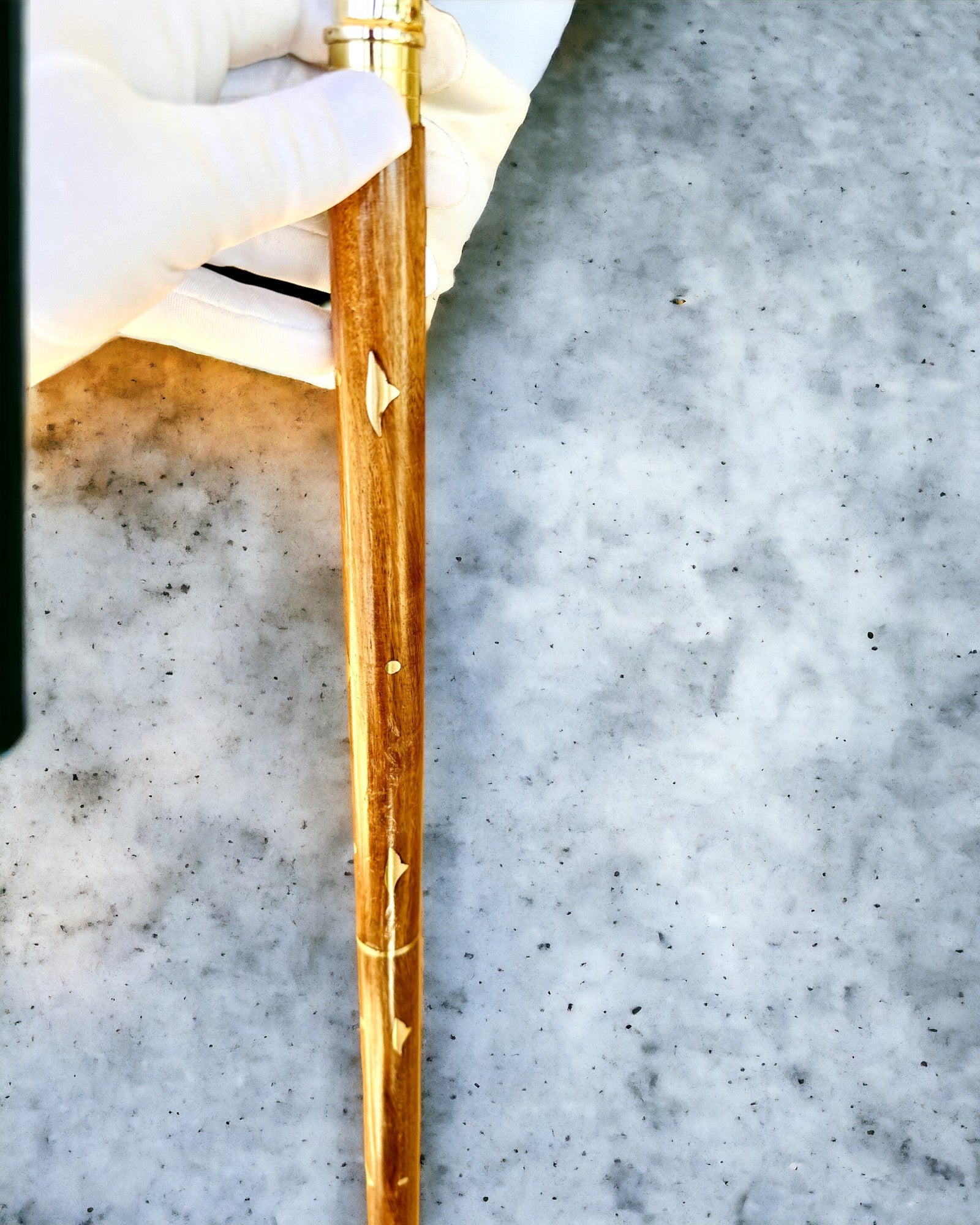 Bengala de Viagem Esculpida à Mão, para caminhar "Viajante Real" em castanho com adornos dourados