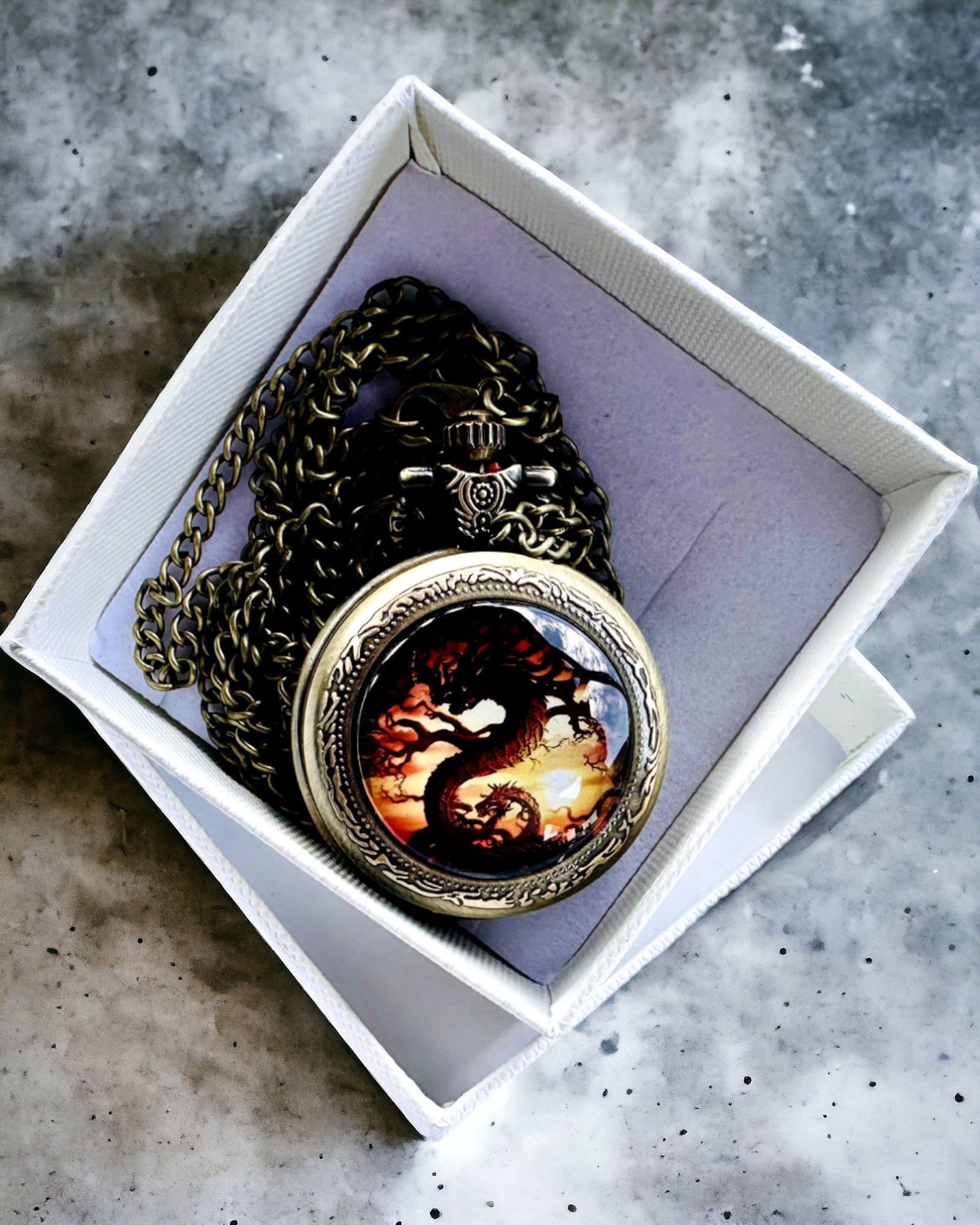Relógio de Bolso "Dragon's Twilight" personalização com gravação