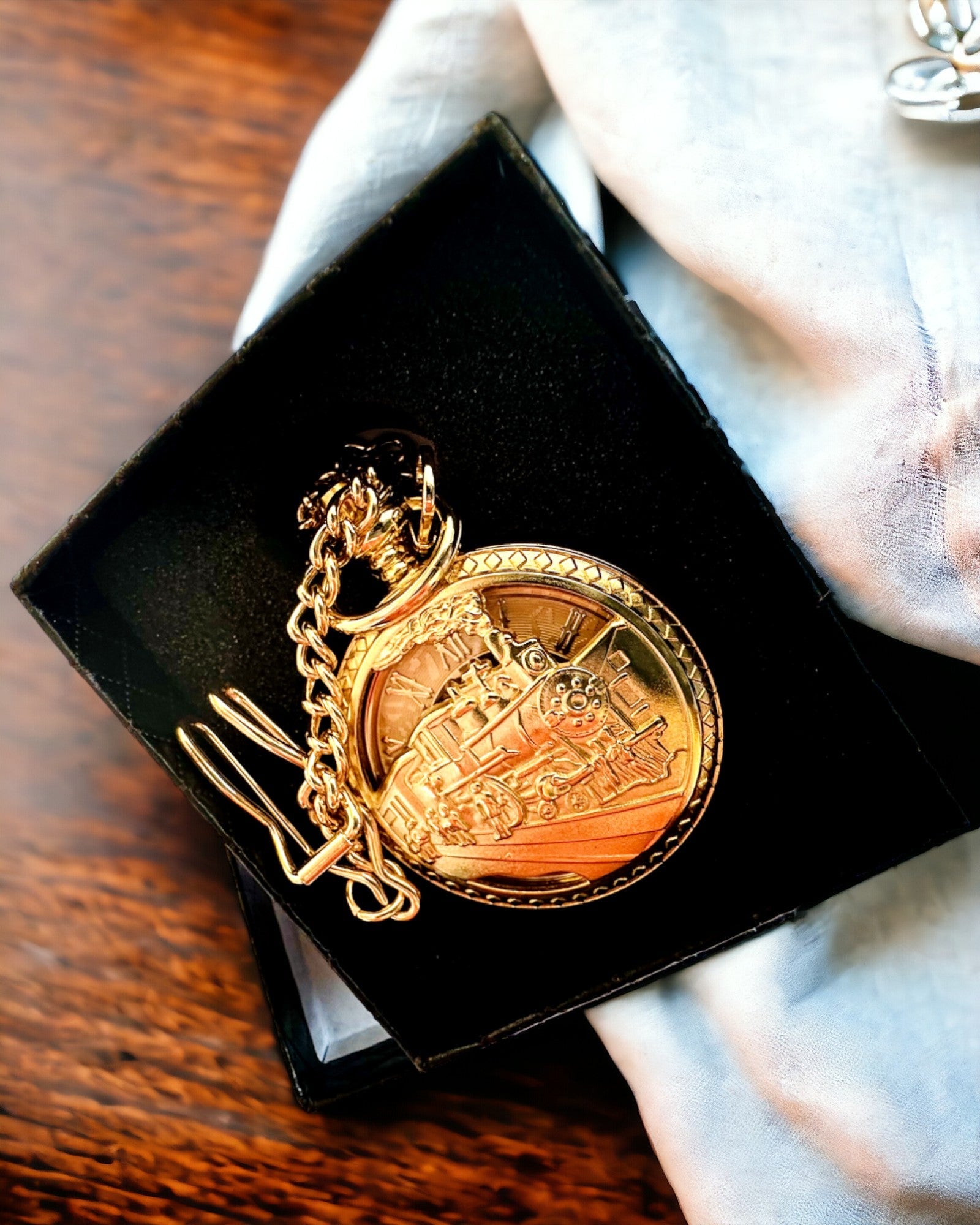 Relógio de Bolso "Imperialny Pociąg", possibilidade de personalização com gravação, cor dourada